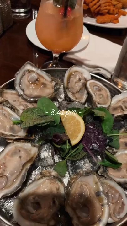 Stripers Waterside - Raw oysters - very good! - Seafood Near Me - Norfolk, Virginia