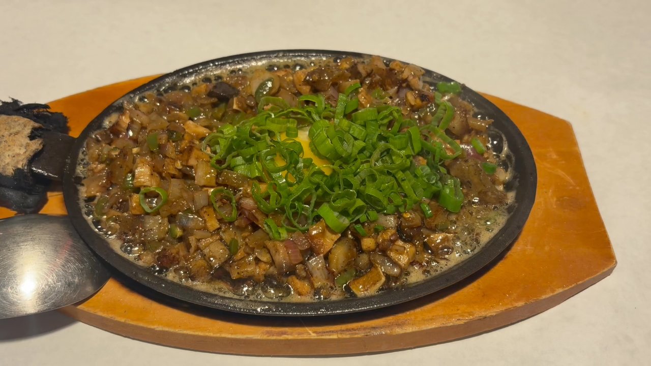 Cajun Ni Kuya - Sizzling sisig - Seafood Near Me - Northridge, California