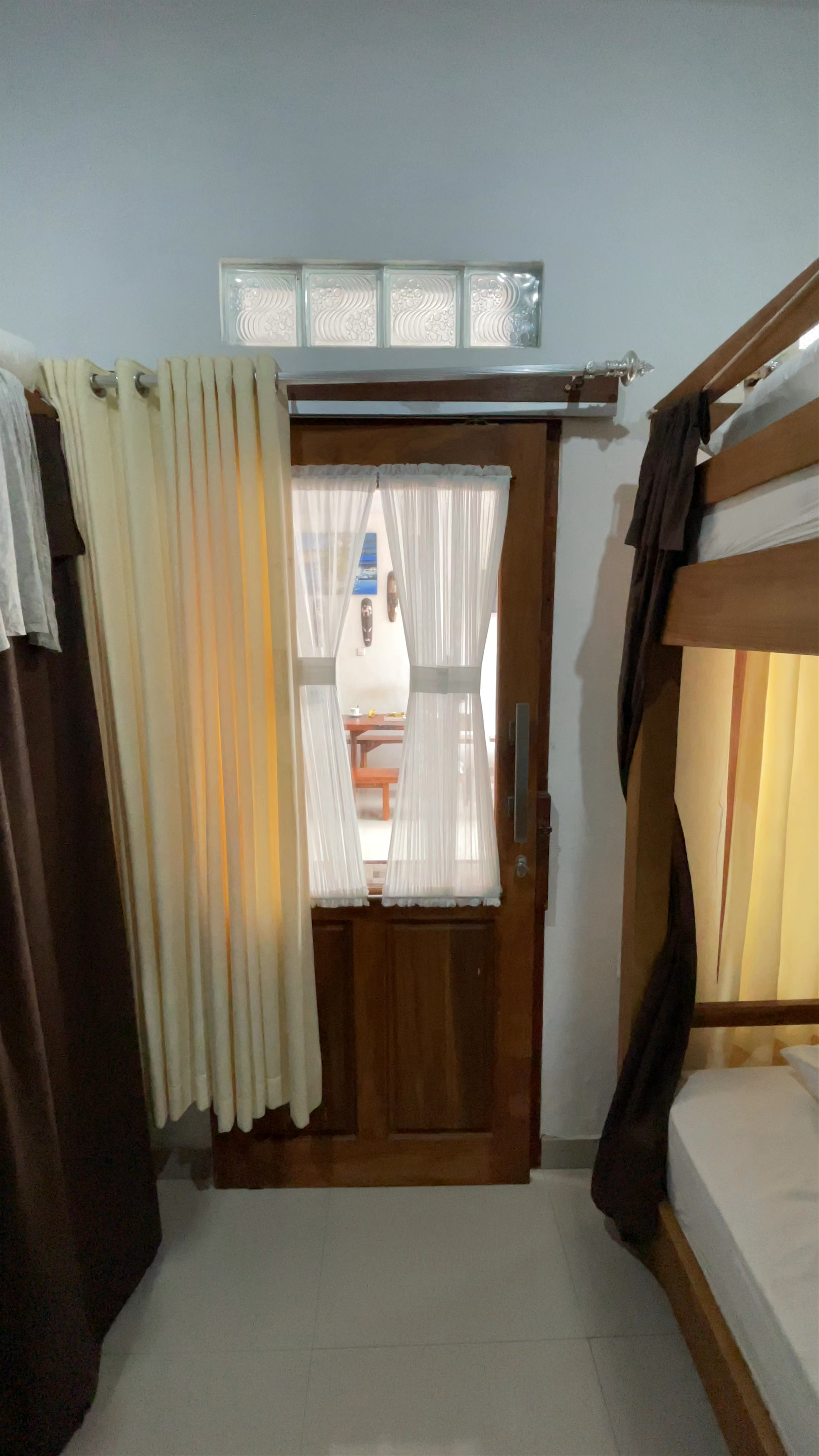 Hostel Room Tour at Gedhong Hostel, Kutampi Kaler, Bali