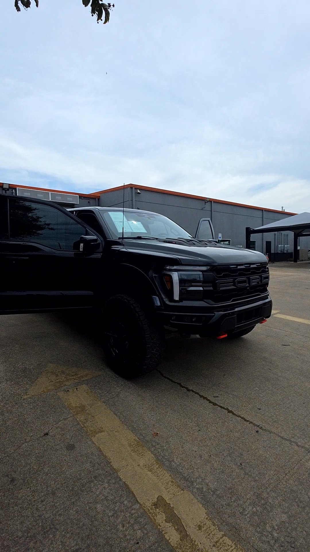 Lifted Trucks - #TX09433A - 2025 Ford F-150 Raptor R SuperCrew