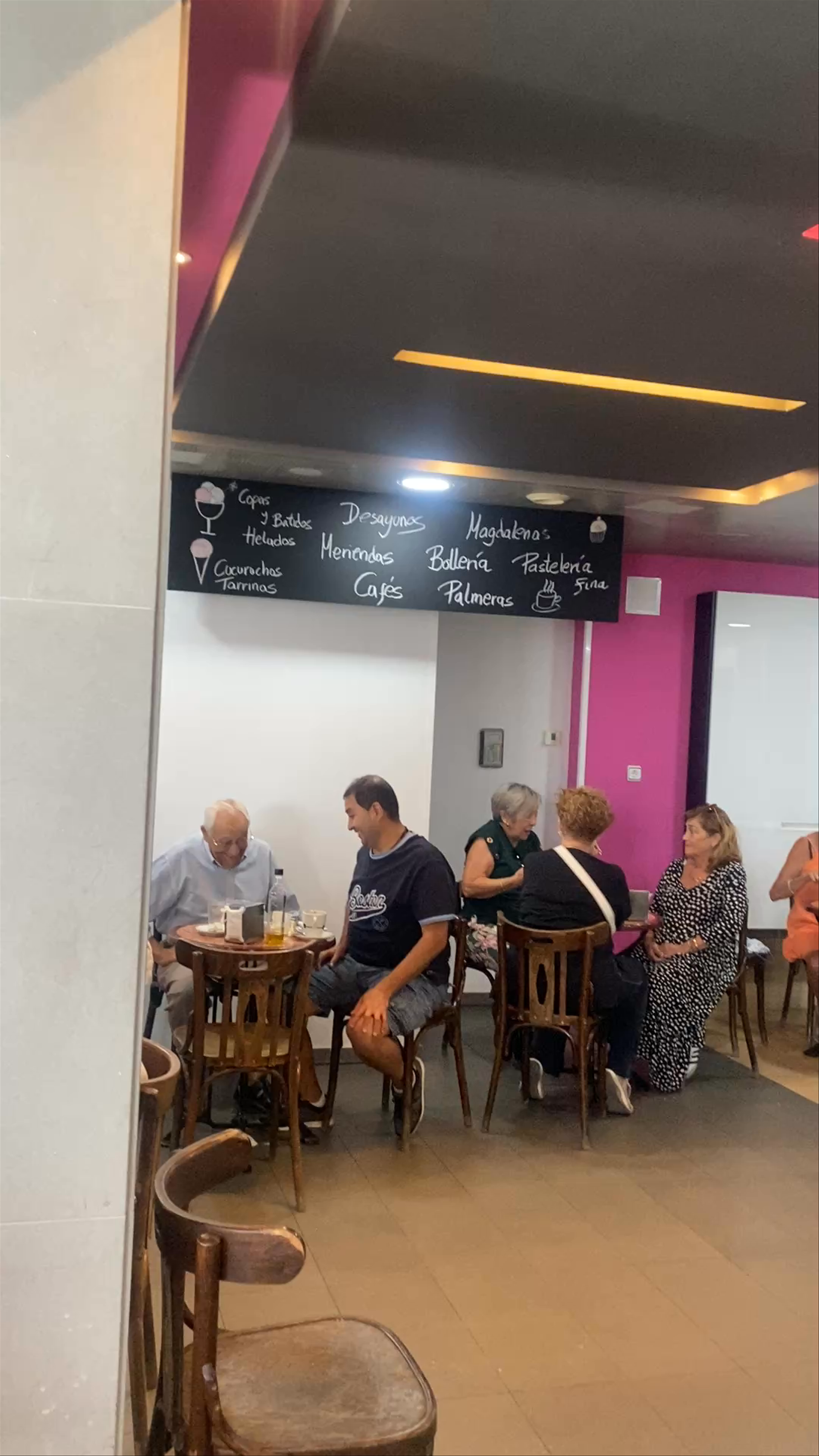 Horno Nueva Florida Heladería y Cafetería