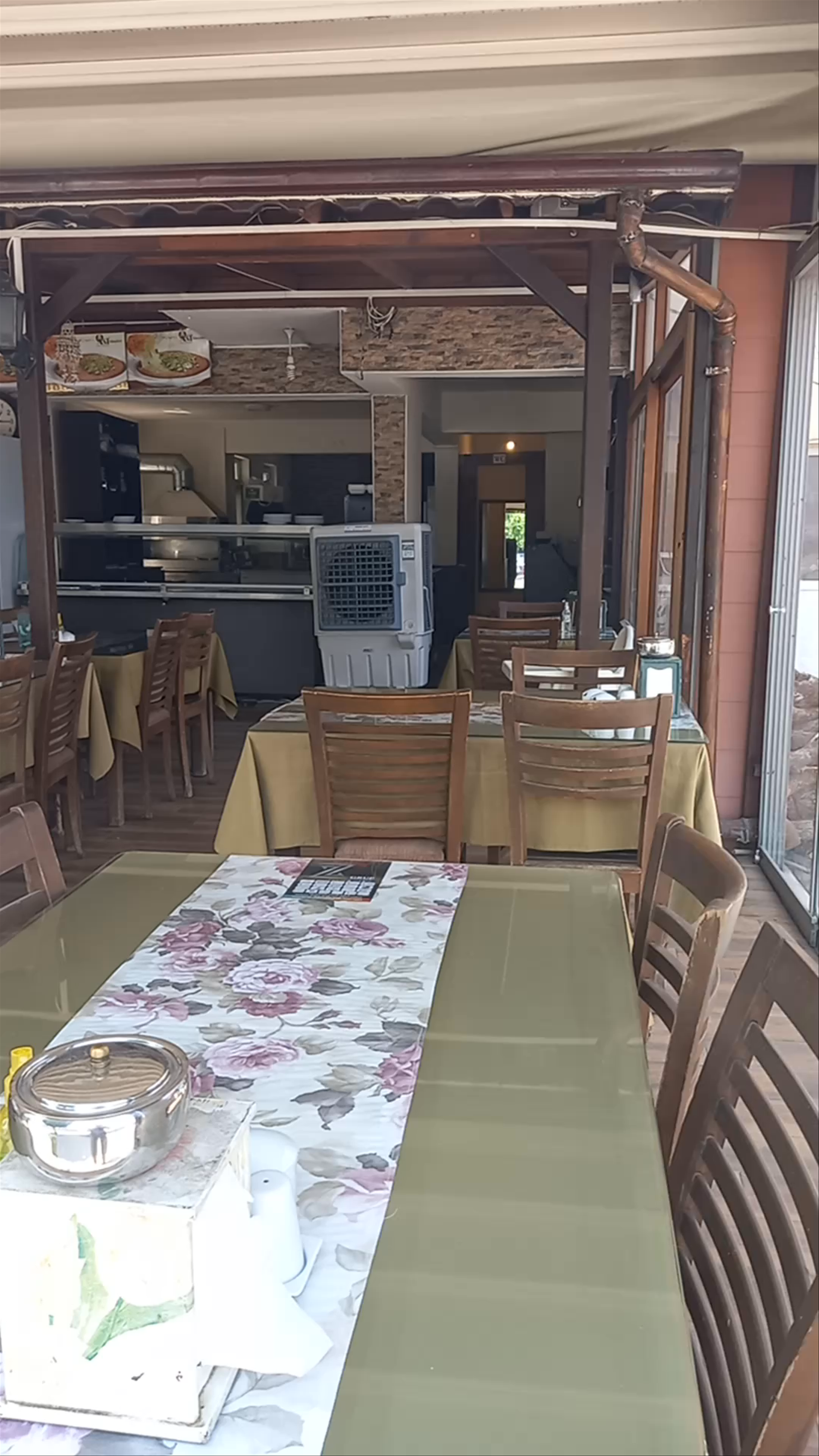 Tuzla,  Ladda Baklava Store