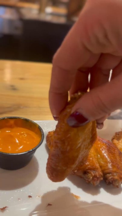 Baxter Brewing Company - How to eat a chicken wing - Breweries Near Me - Lewiston, Maine
