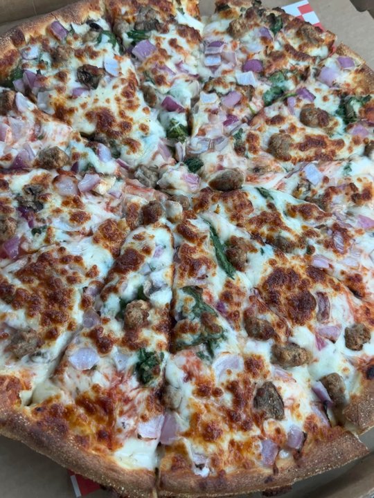 Pizza Twist - Deep dish pizza white sauce, mushrooms, onions, spinach and sausage. - Pizza Near Me - Kent, Washington