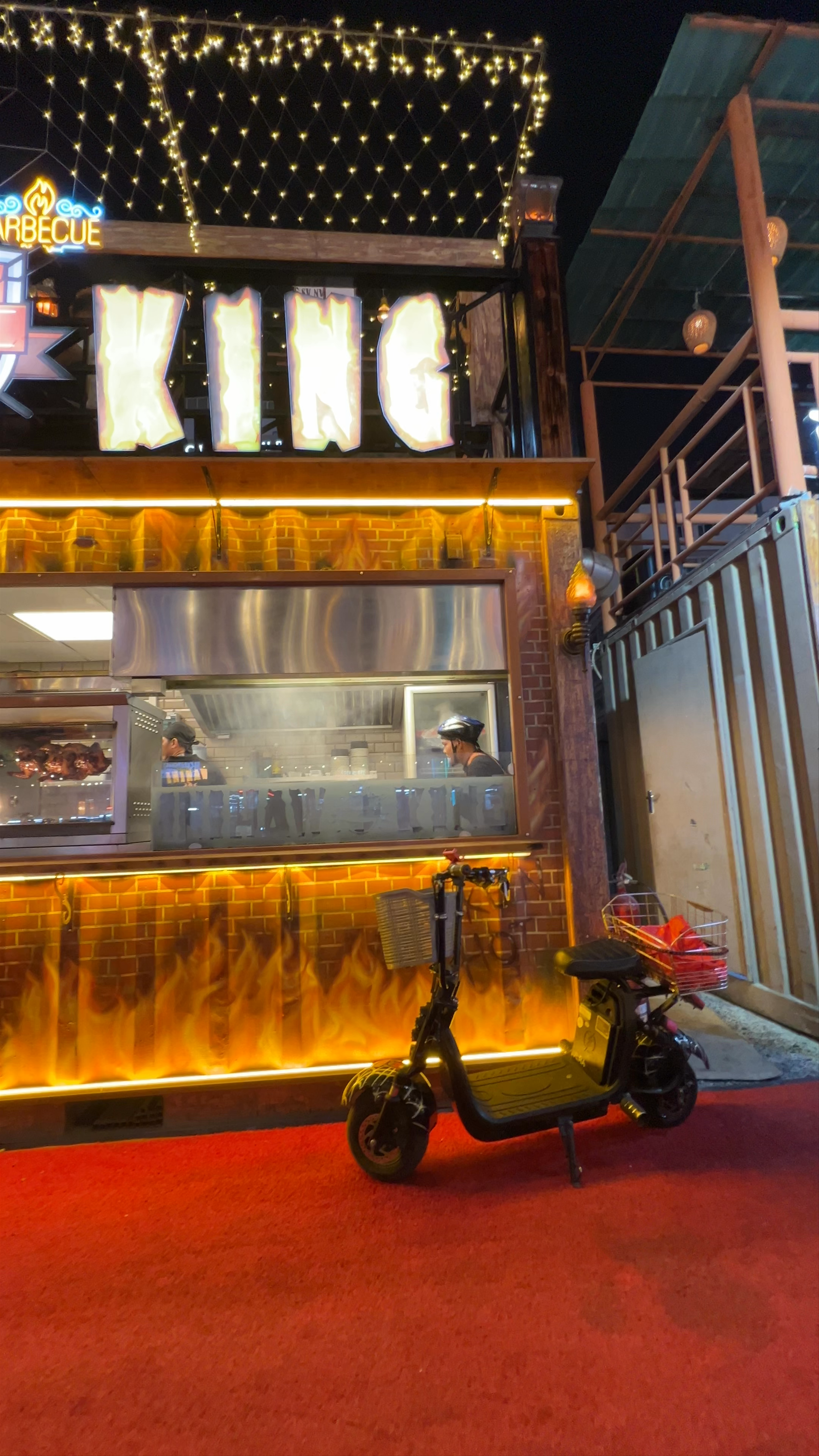 Al Rigga Night Market: Electric Flavors and Vibrant Nights in Dubai