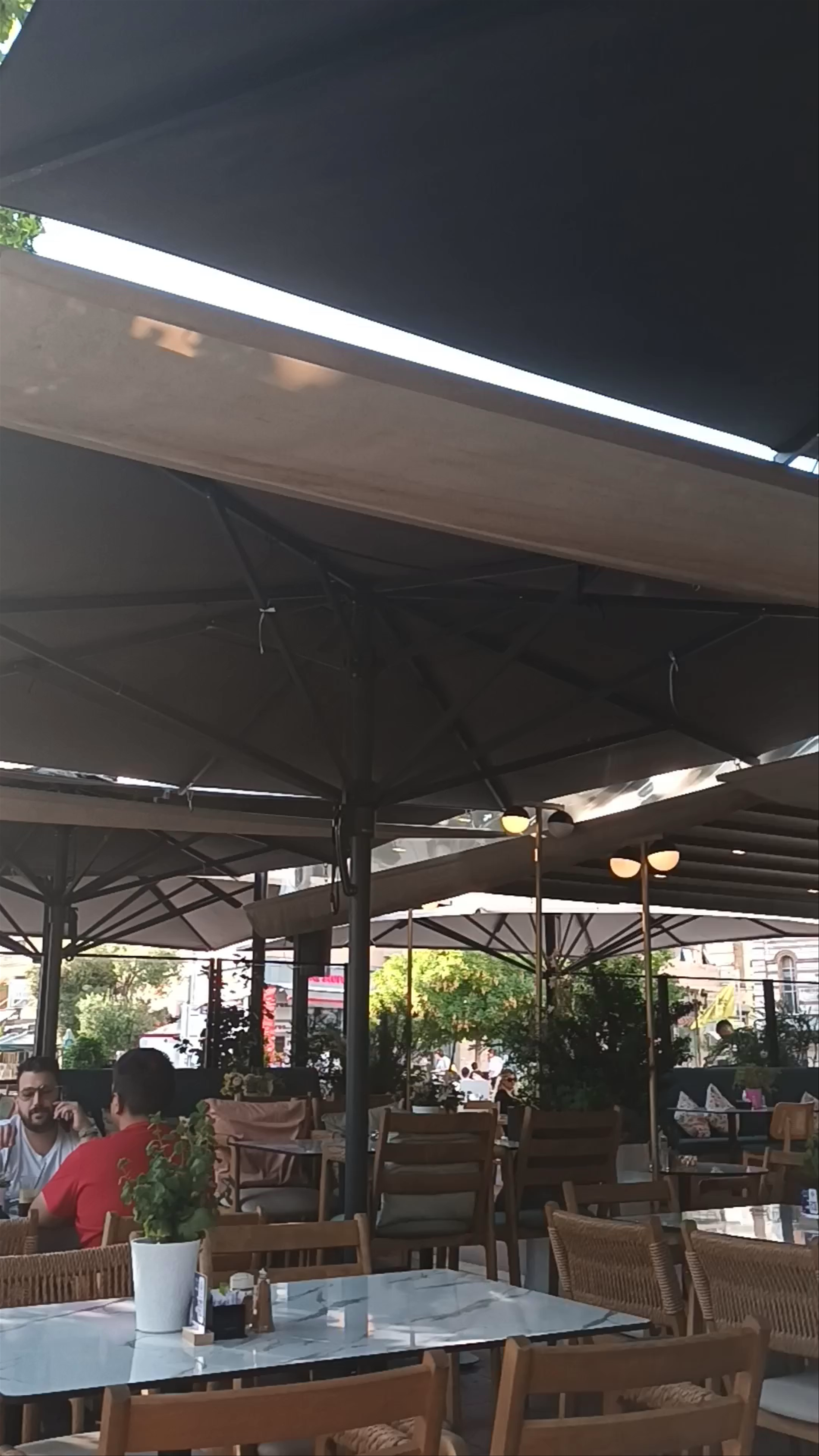 Mia Café - Bistrot: A Tranquil Urban Oasis in Thessaloniki