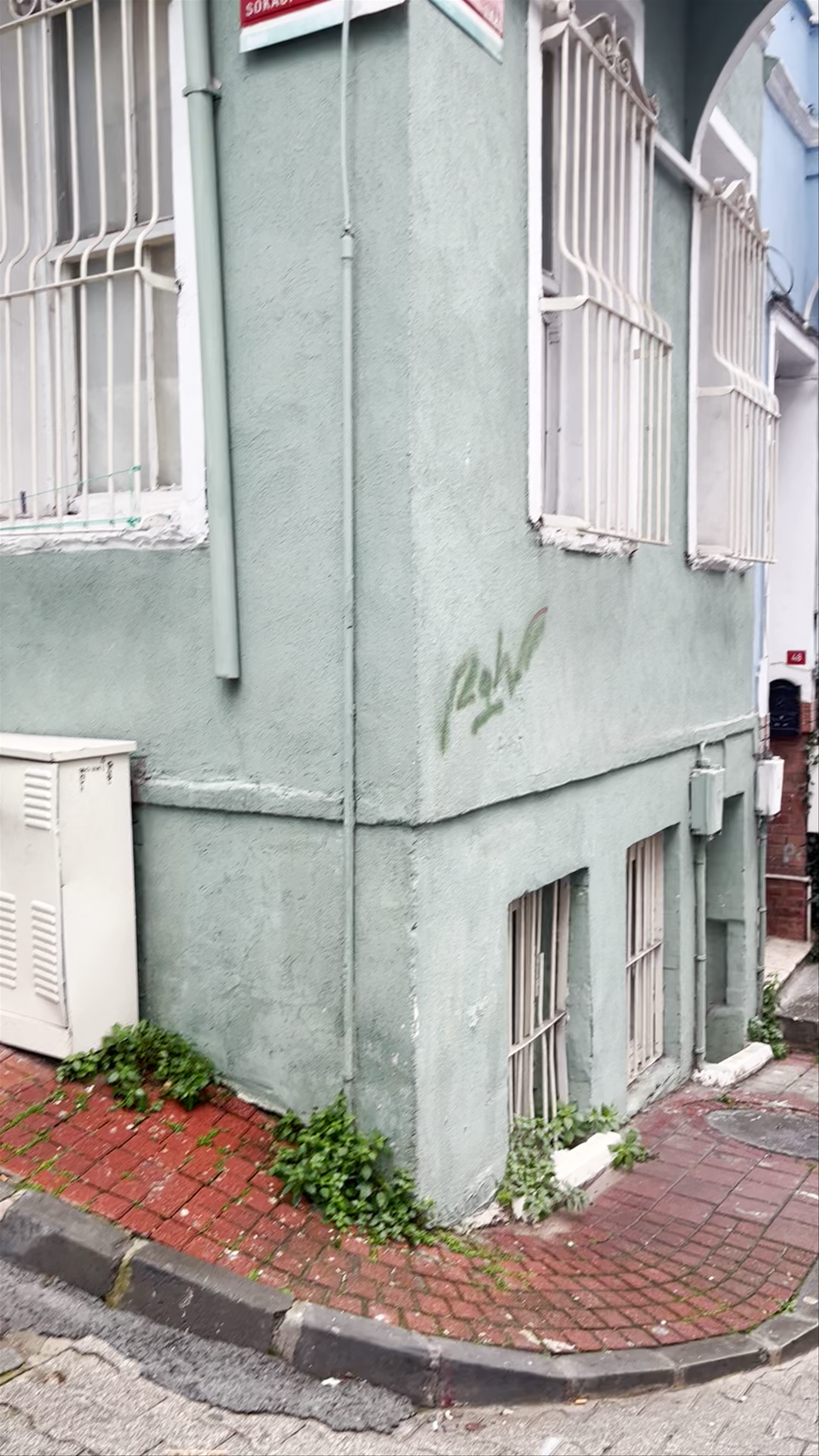 Balat Neighborhood Walkthrough: Historic Charm Streets of Istanbul