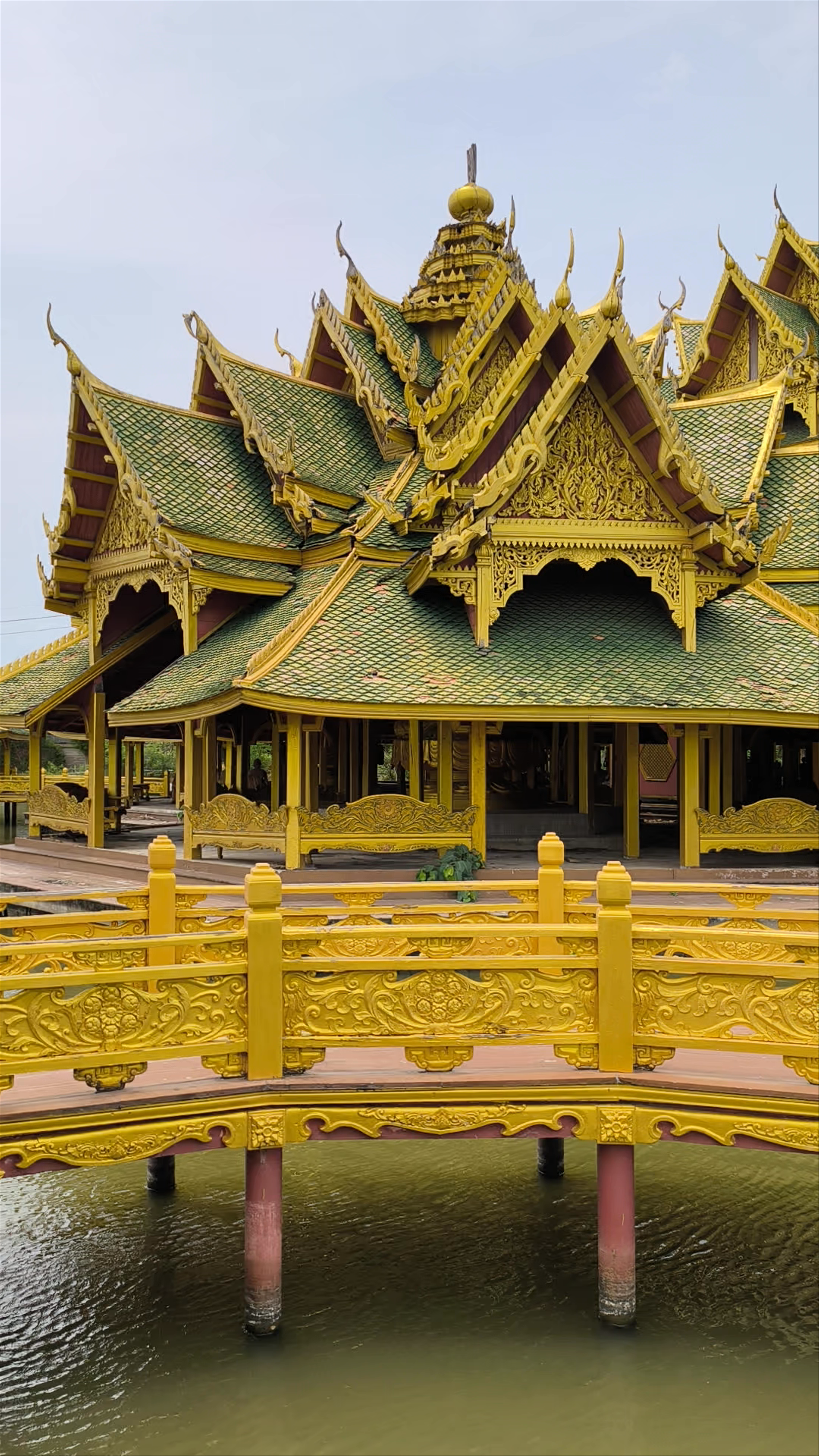 Pavilion of the Enlightened: Golden Thai Architecture in Phraeksa