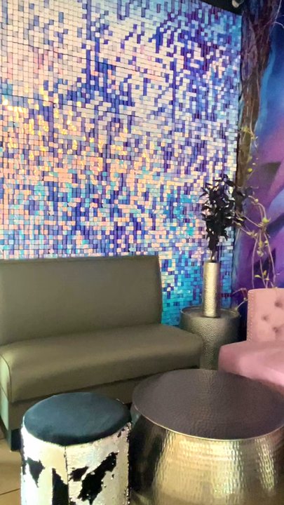 Virtual Teakup - Seating area. Vibrant, beautiful, well kept, clean. Comfortable for a quick sip and chat. Drinks brought out by a robot waiter. - Bubble Tea Near Me - Bakersfield, California