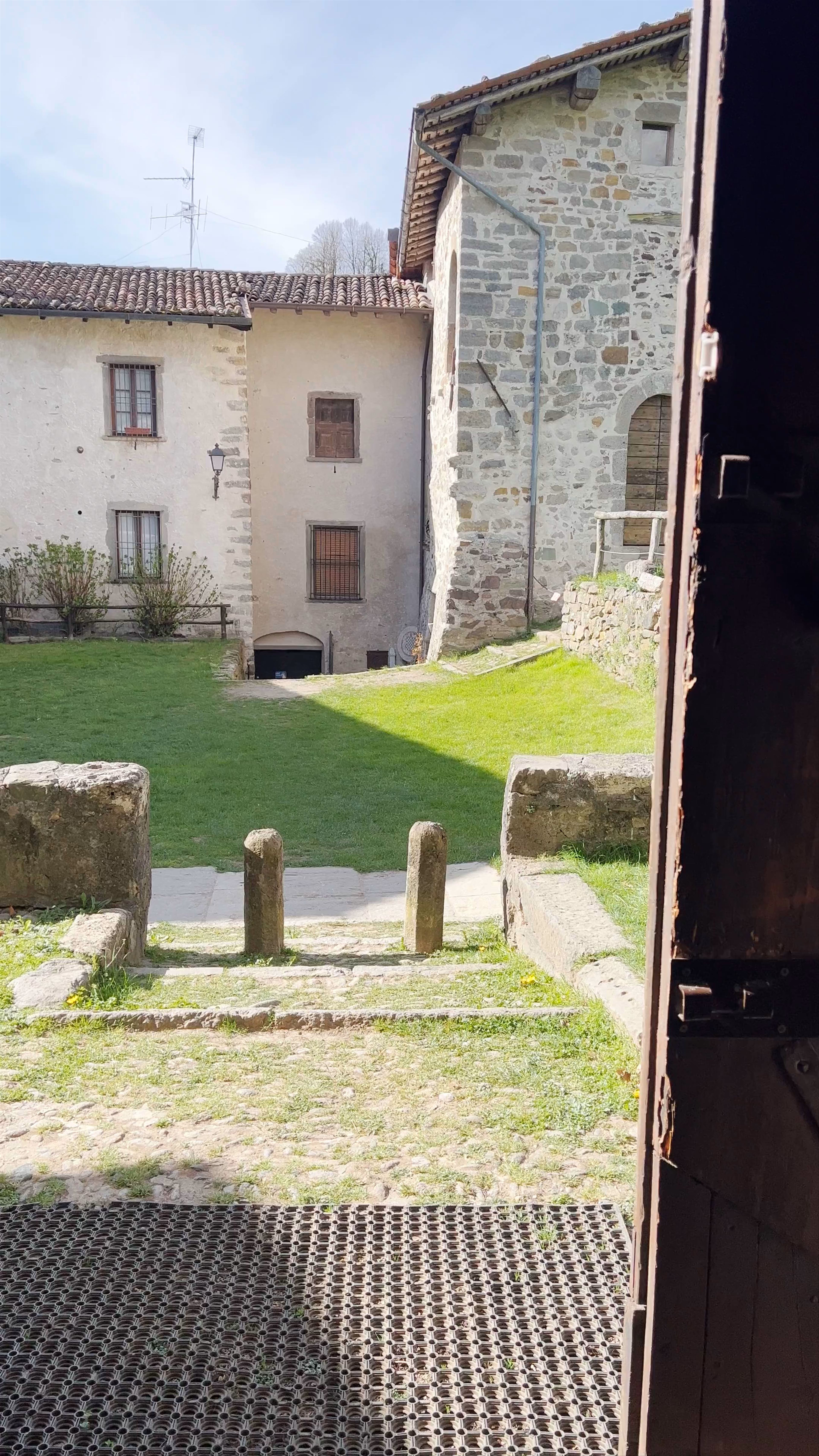 Campanile pendente di Cornello dei Tasso