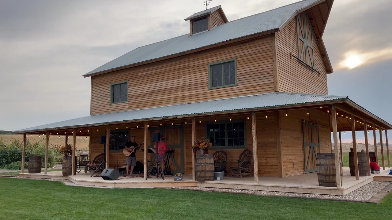 Leaning Barn Farms - Music in the summer evenings - Flowers & Gifts Near Me - Parma, Idaho