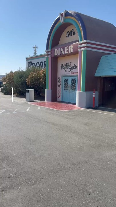 Peggy Sue's 50's Diner - Somewhere between Vegas and LA, time kind of slowed down for a minute - Pizza Near Me - Yermo, California