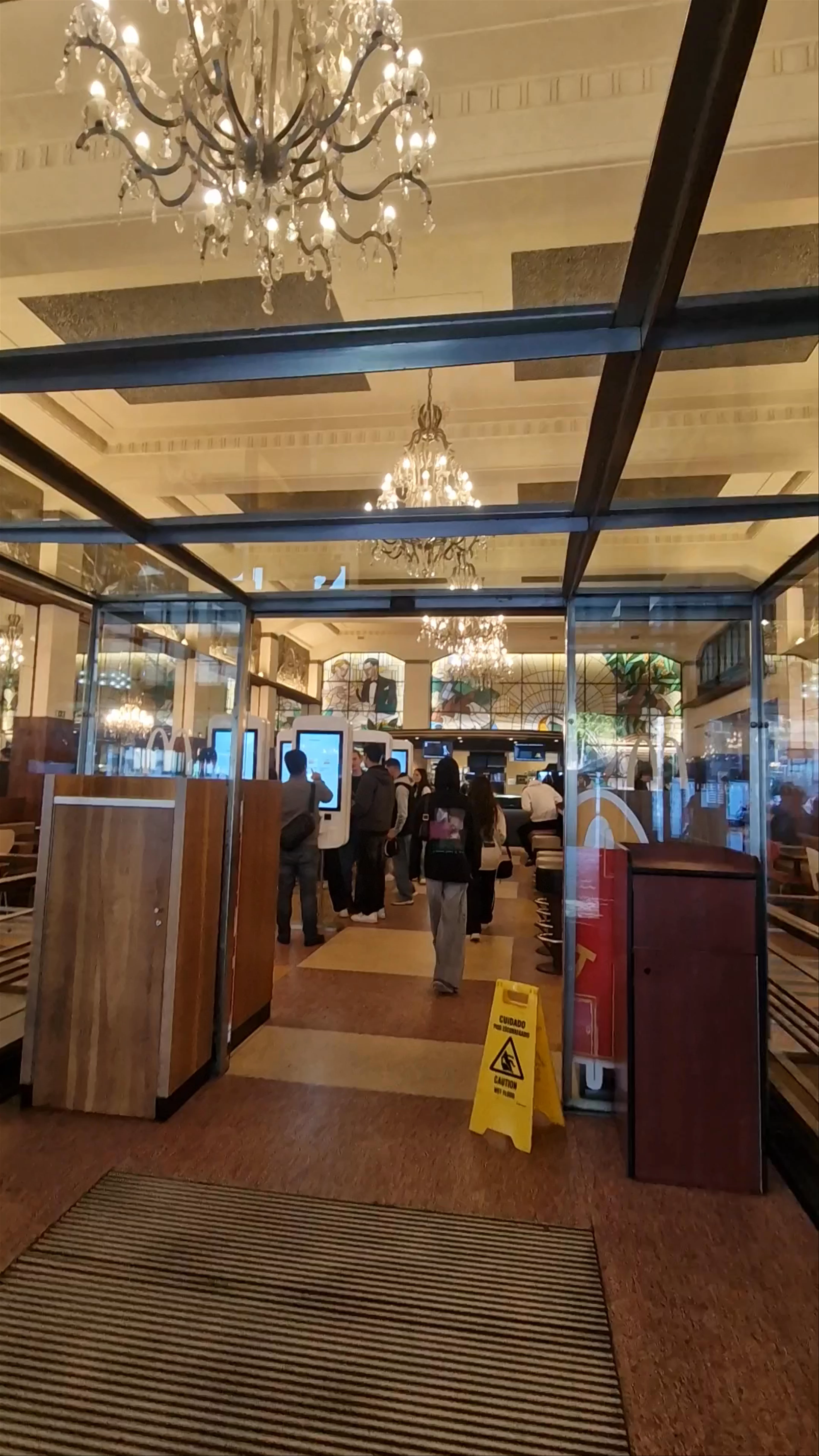 McDonald's - Imperial, Liberdade Square