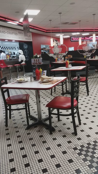 Steak ’n Shake - Ten tables with dishes, two tables with trash. They were this way when we came in. No change. - Fast Food Near Me - Albany, Georgia