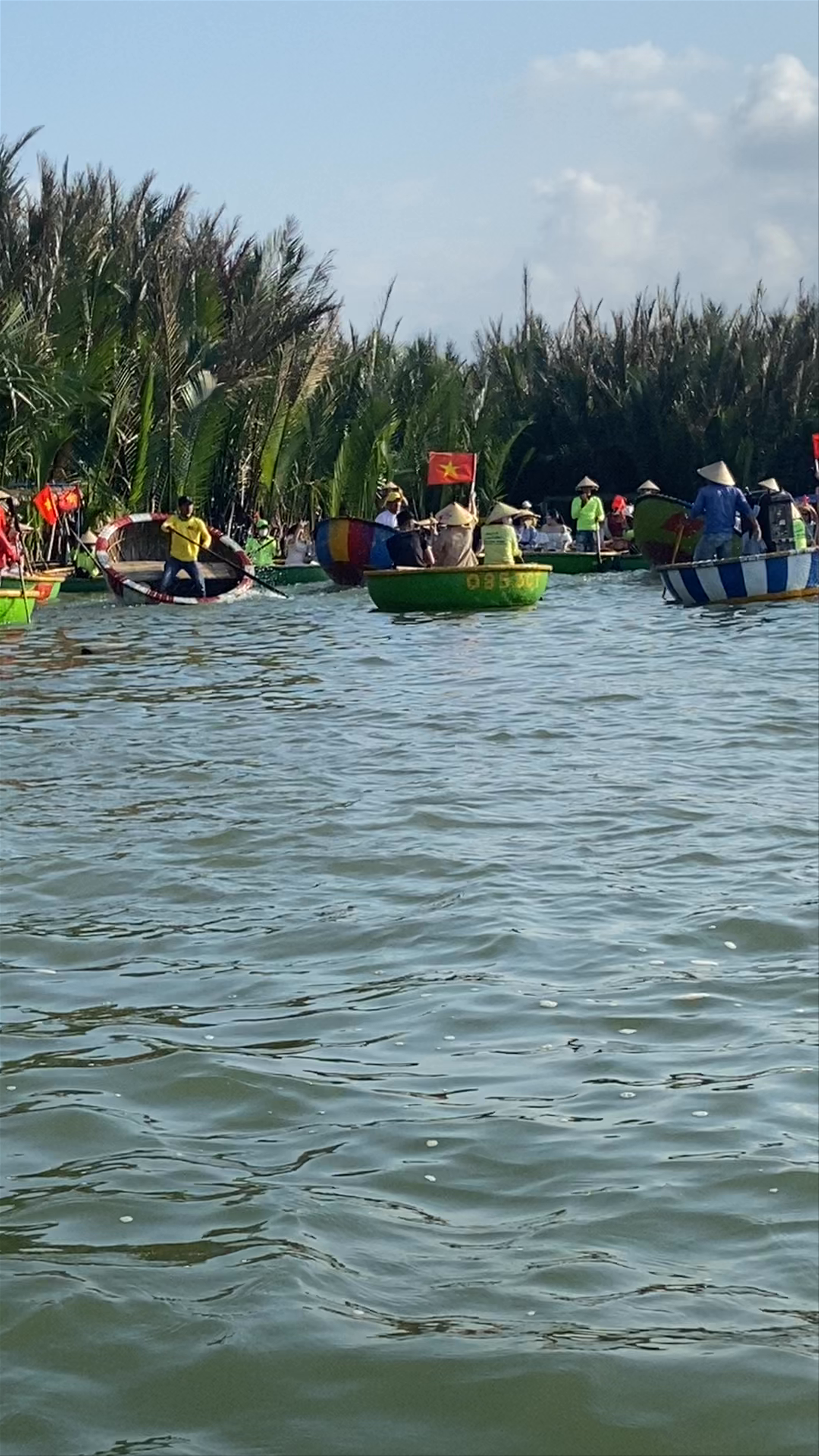 Basket boat Tour ( hangcoconut)
