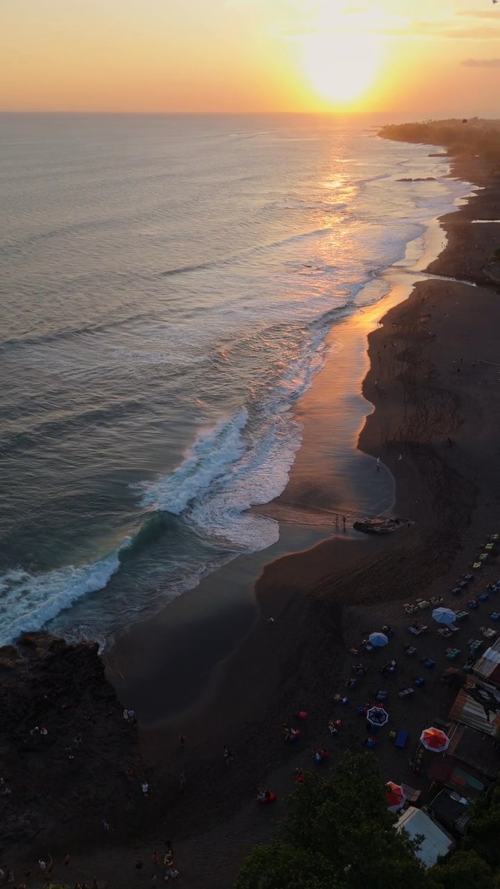 take me here right now
📍 Bali
🎥 Alex Shmakov · Pexels
#travel #beach #island #paradise #wanderlust