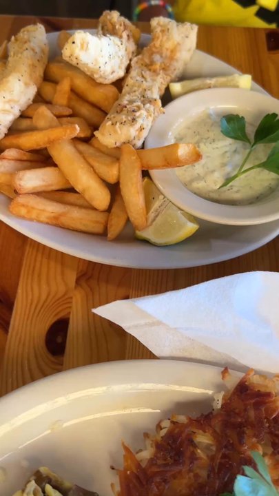24th Street Cafe - Cod Cod Fish & Chips, chicken Fried Chicken Breast 'n' Eggs, veggie omelet - Diners Near Me - Bakersfield, California