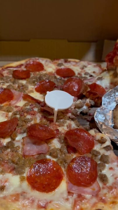 Davino's  Pizza - Don't let the subpar cheese pull, pull ya. The door dasher didn't have the food in a pizza bag. This was their meat pizza - Pizza Near Me - Mooresville, North Carolina