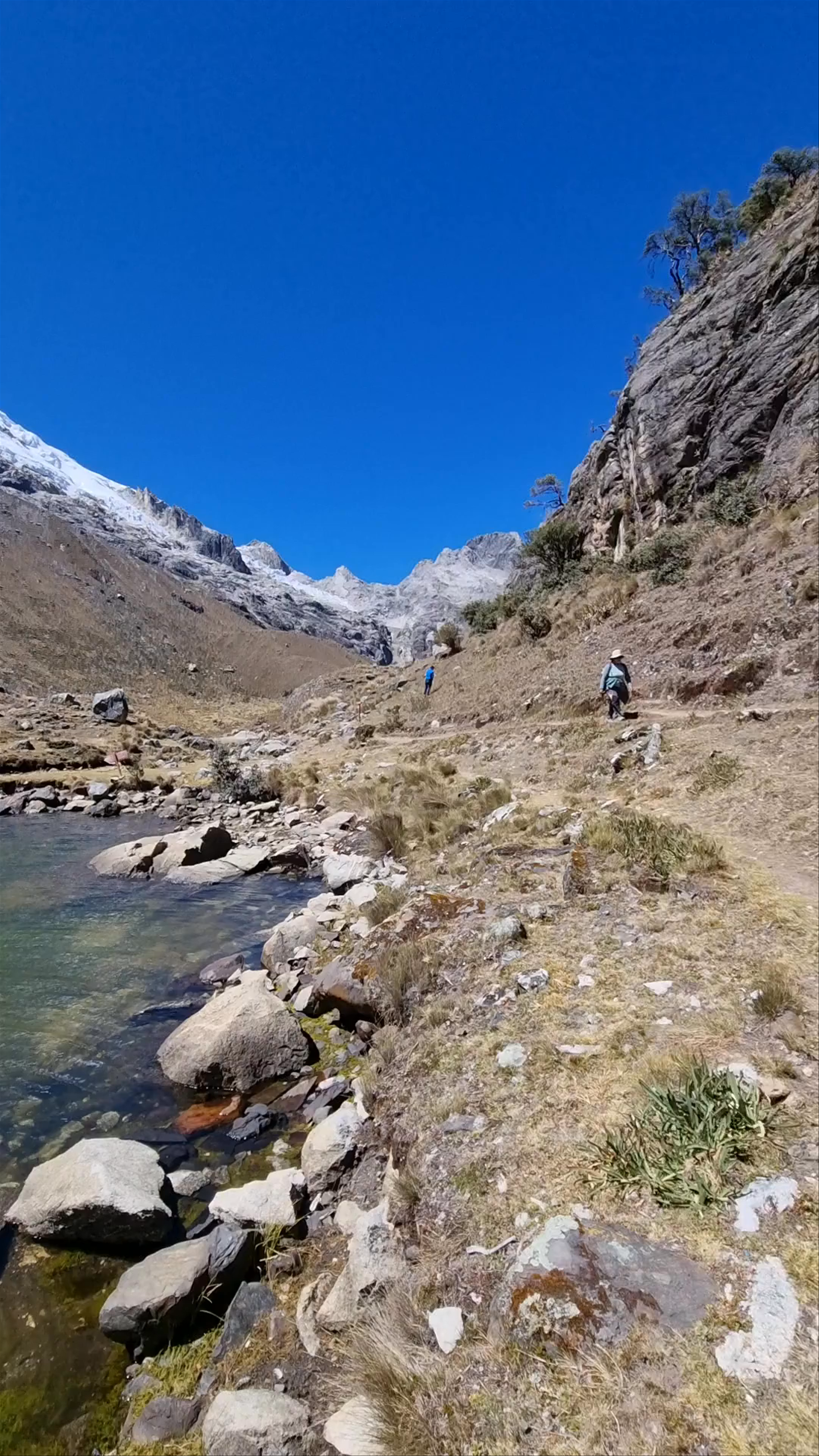 Laguna Consuelo: Alpine Serenity in Áncash, Peru