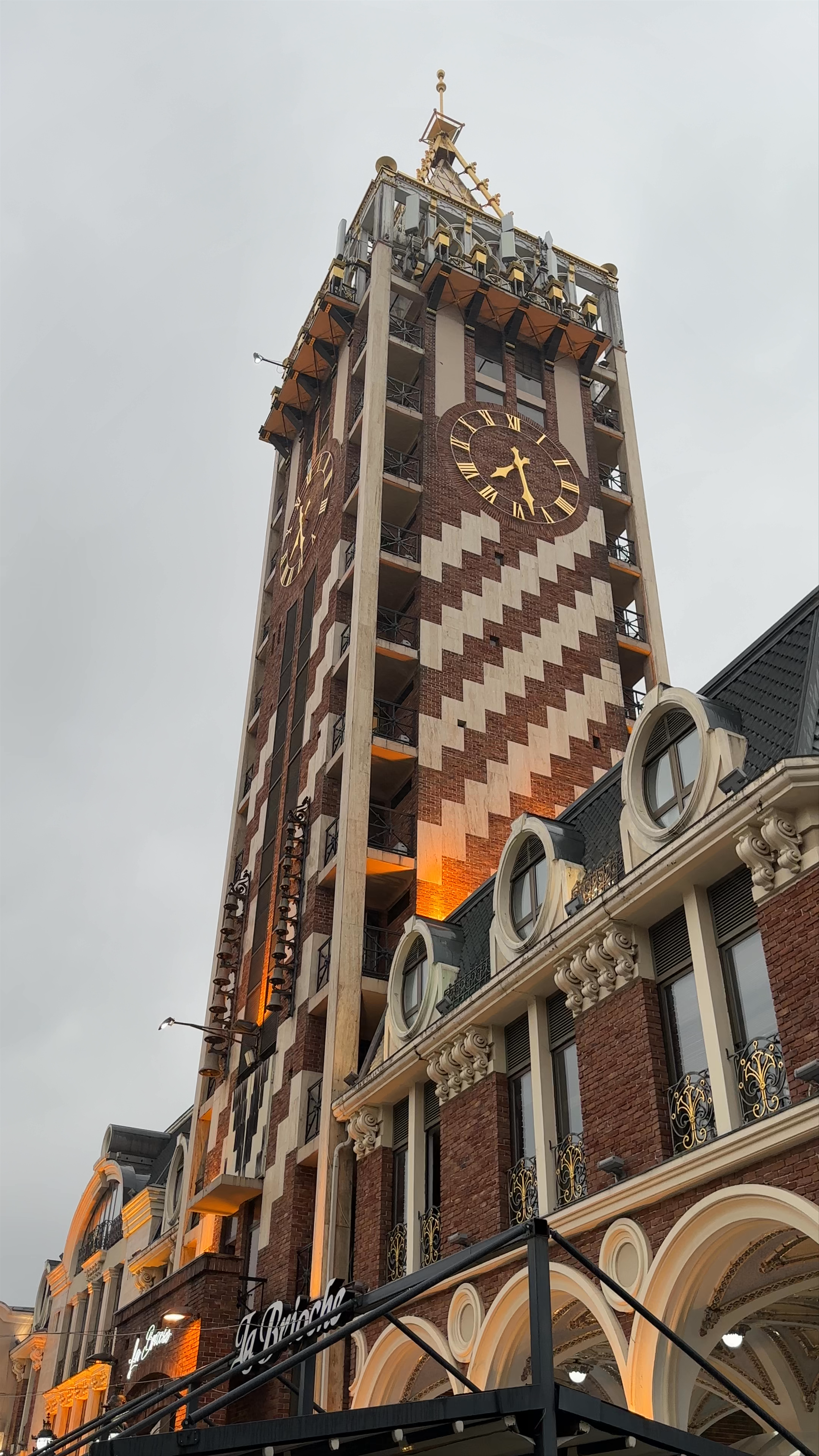 Batumi Piazza: Architectural Splendor and Vibrant Social Life in Batumi, Georgia