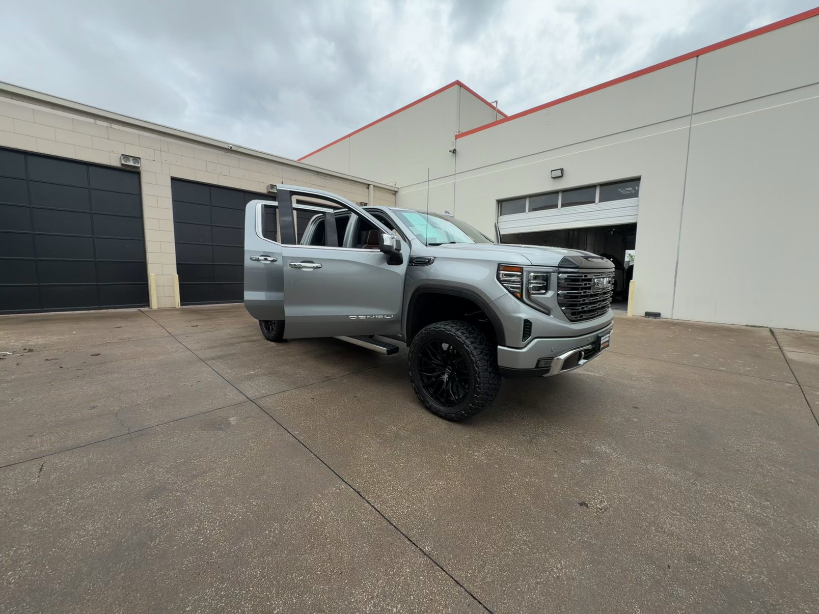 Lifted Trucks - #TX09536 - 2025 GMC Sierra 1500 Denali Ultimate Crew Cab