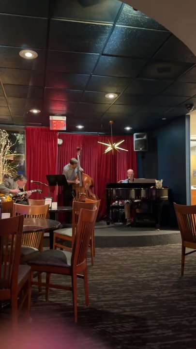 Laporta's Restaurant - Fantastic jazz band at Laporta's! They even took requests! - New American Near Me - Alexandria, Virginia