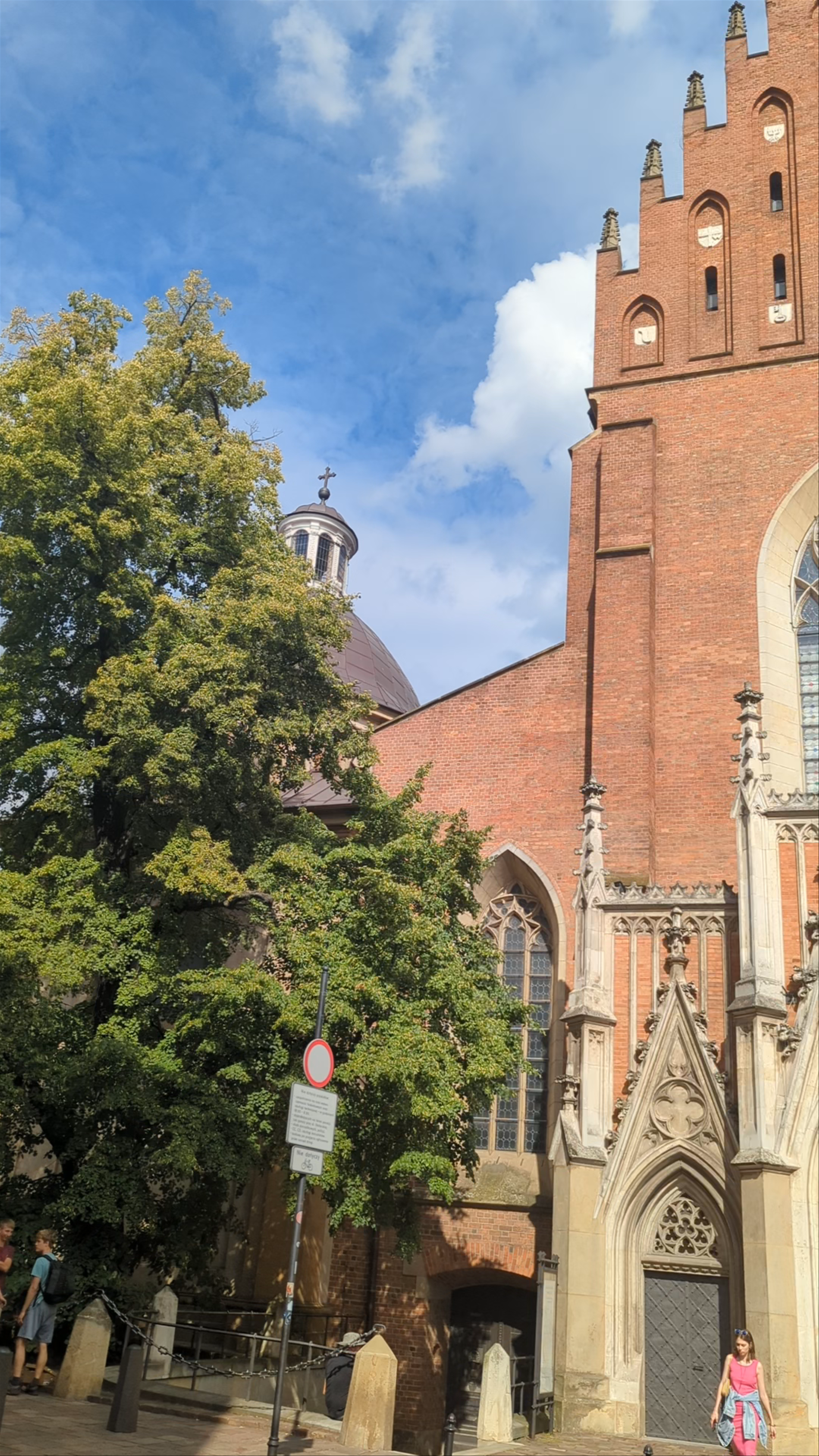 Saints Peter and Paul Church: Gothic Splendor in Kraków