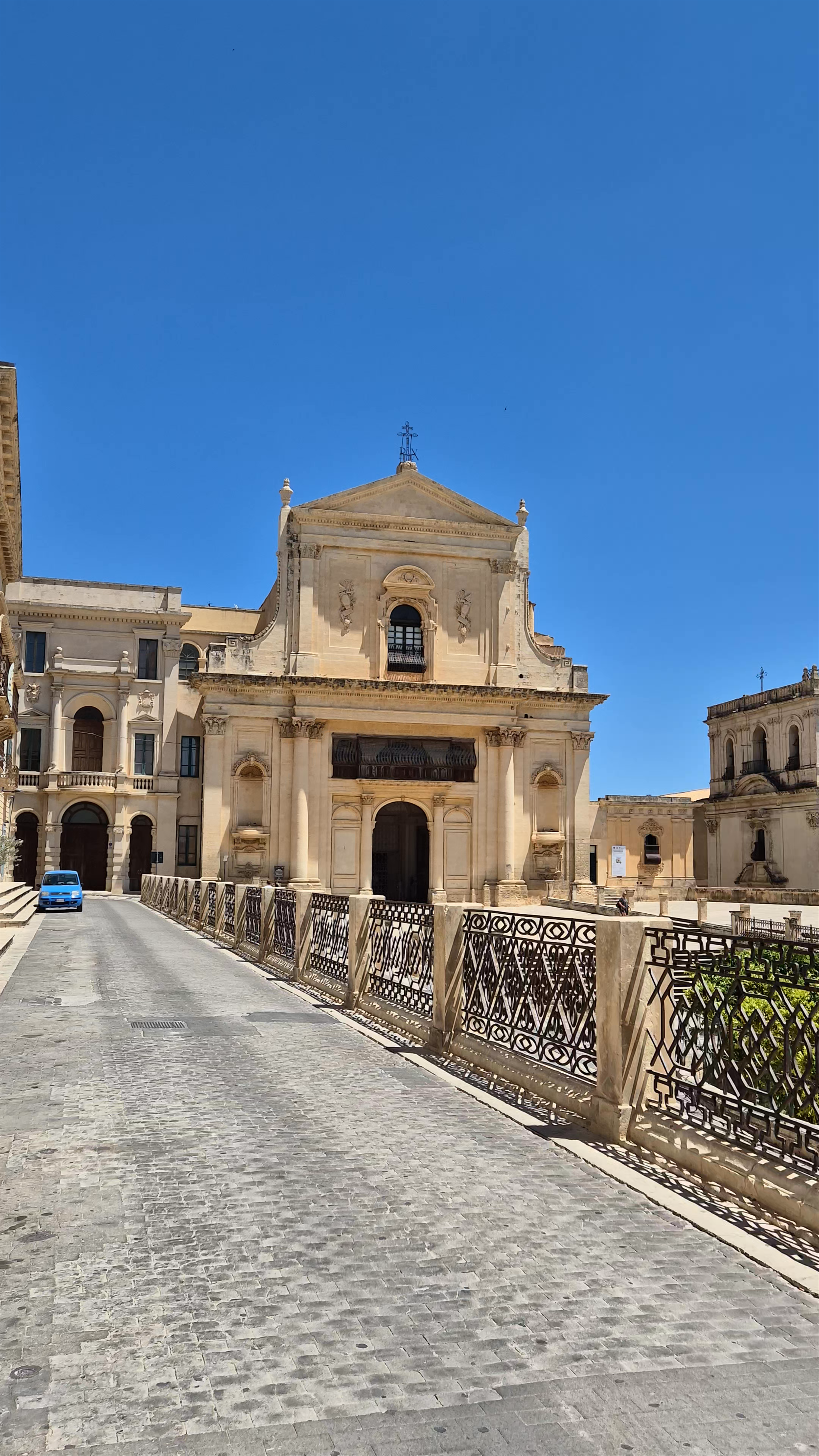 Piazza del Duomo in Noto: Baroque Beauty Amidst Sicilian Sunshine