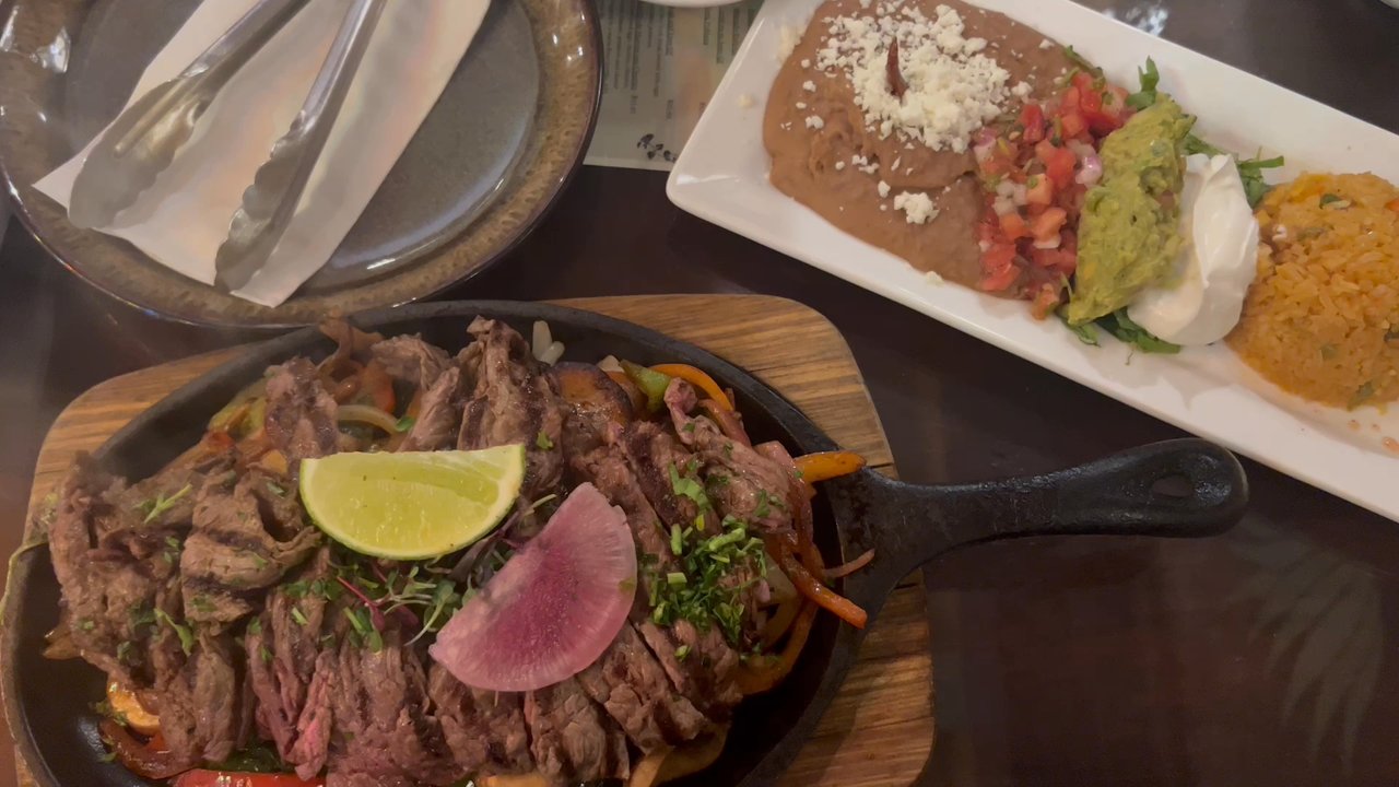 Taqueria Mexico - Sizzling Carne Asada fajitas delicious! - Mexican Near Me - Grants Pass, Oregon