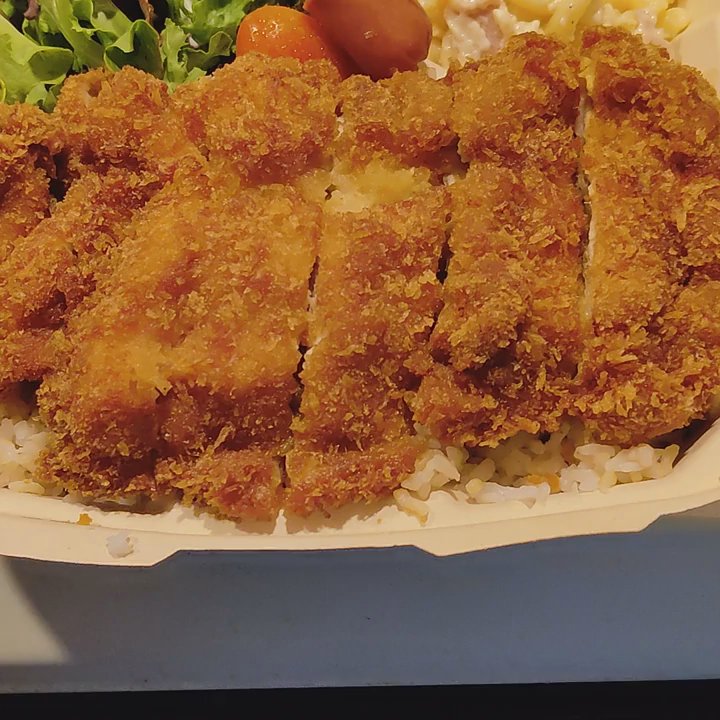 U Kitchen - Pouring the gravy over the Chicken Katsu Curry - Japanese Near Me - Honolulu, Hawaii