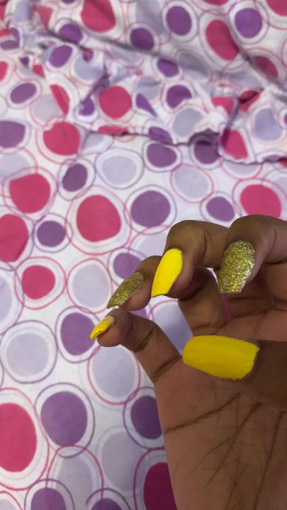 Onyx nails spa - Nails aren't even painted on the sides‍ - Nail Salons Near Me - Papillion, Nebraska
