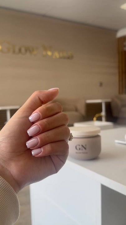 Glow Nails USA - Chrome nails - Nail Salons Near Me - Glendale, California