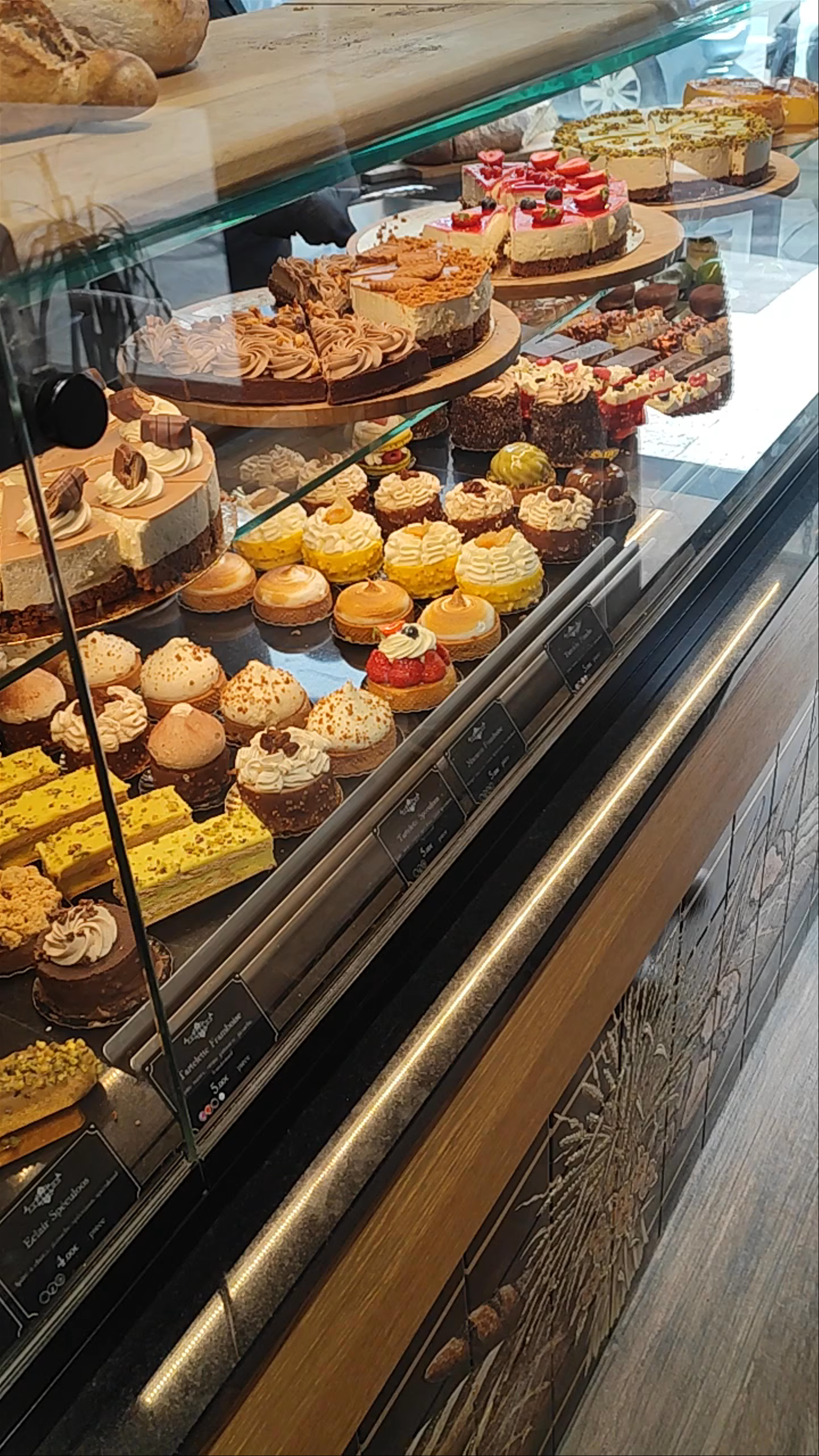 Maison Papillon: Gourmet Pastry Delights in Lille