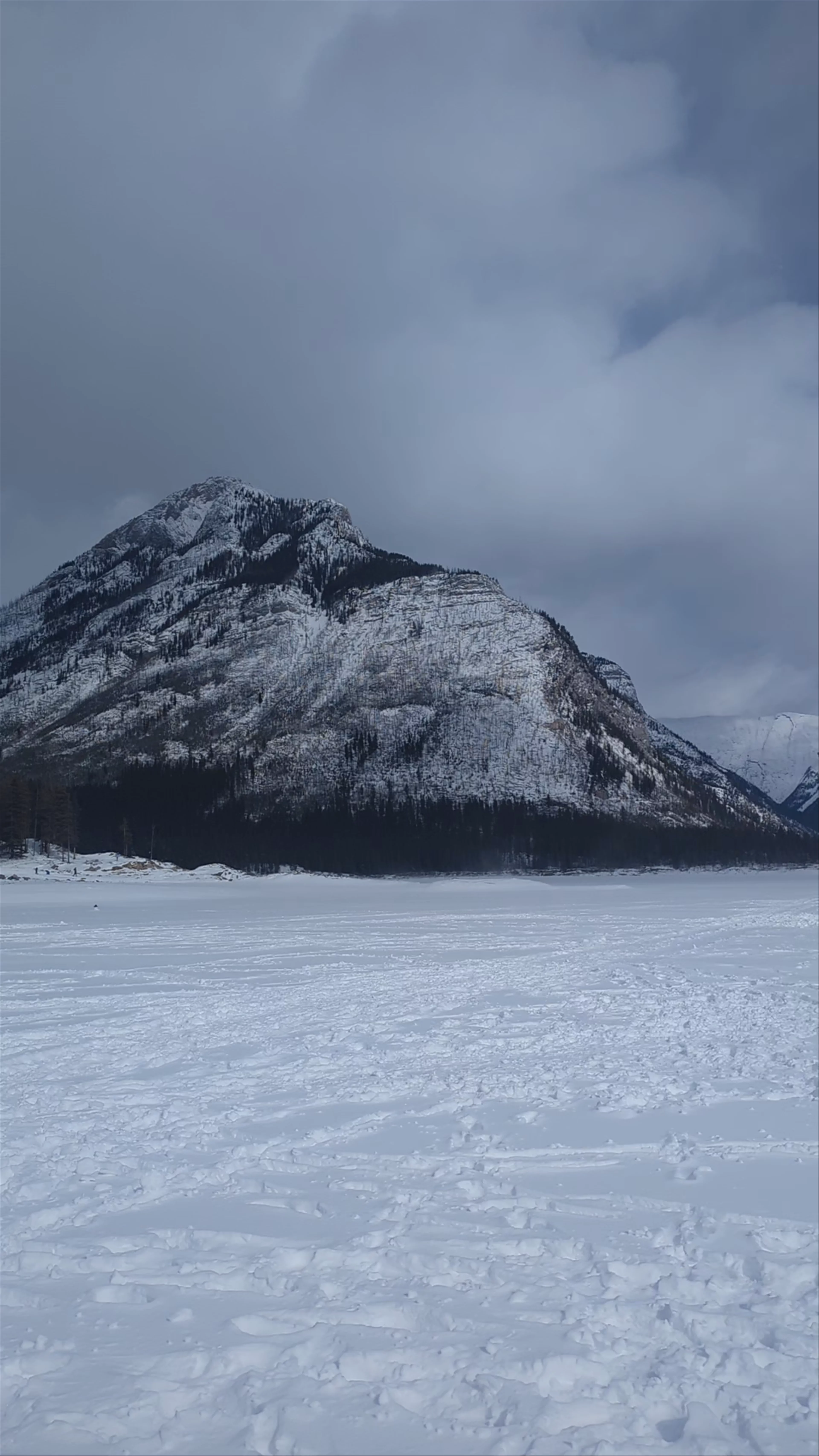 Lake Minnewanka