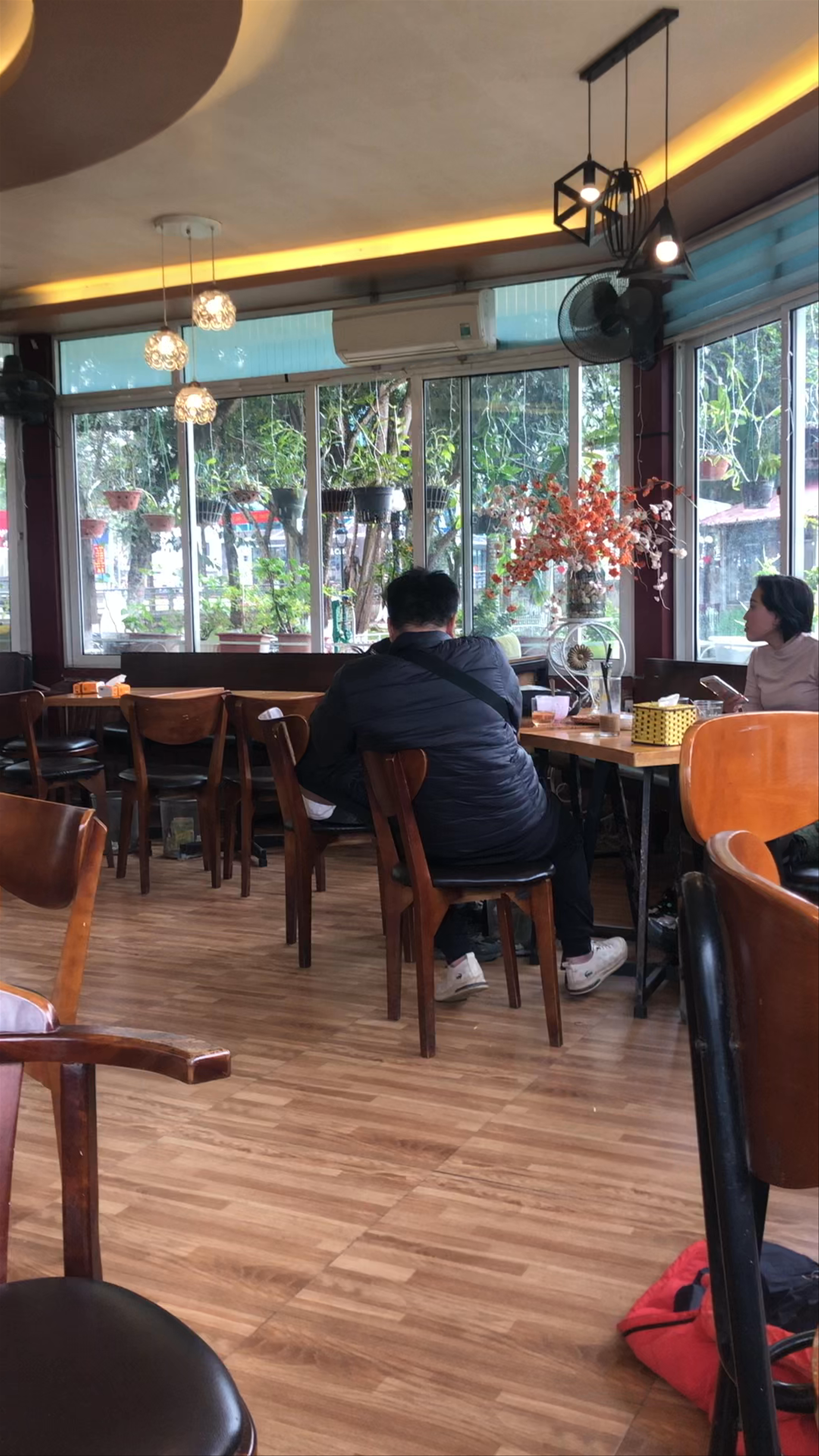 Tiamo Coffee: Cozy Café Ambiance in Hà Giang, Vietnam