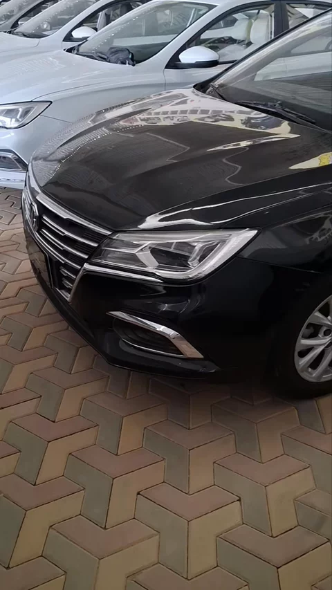 ام جي 5 STD 2023