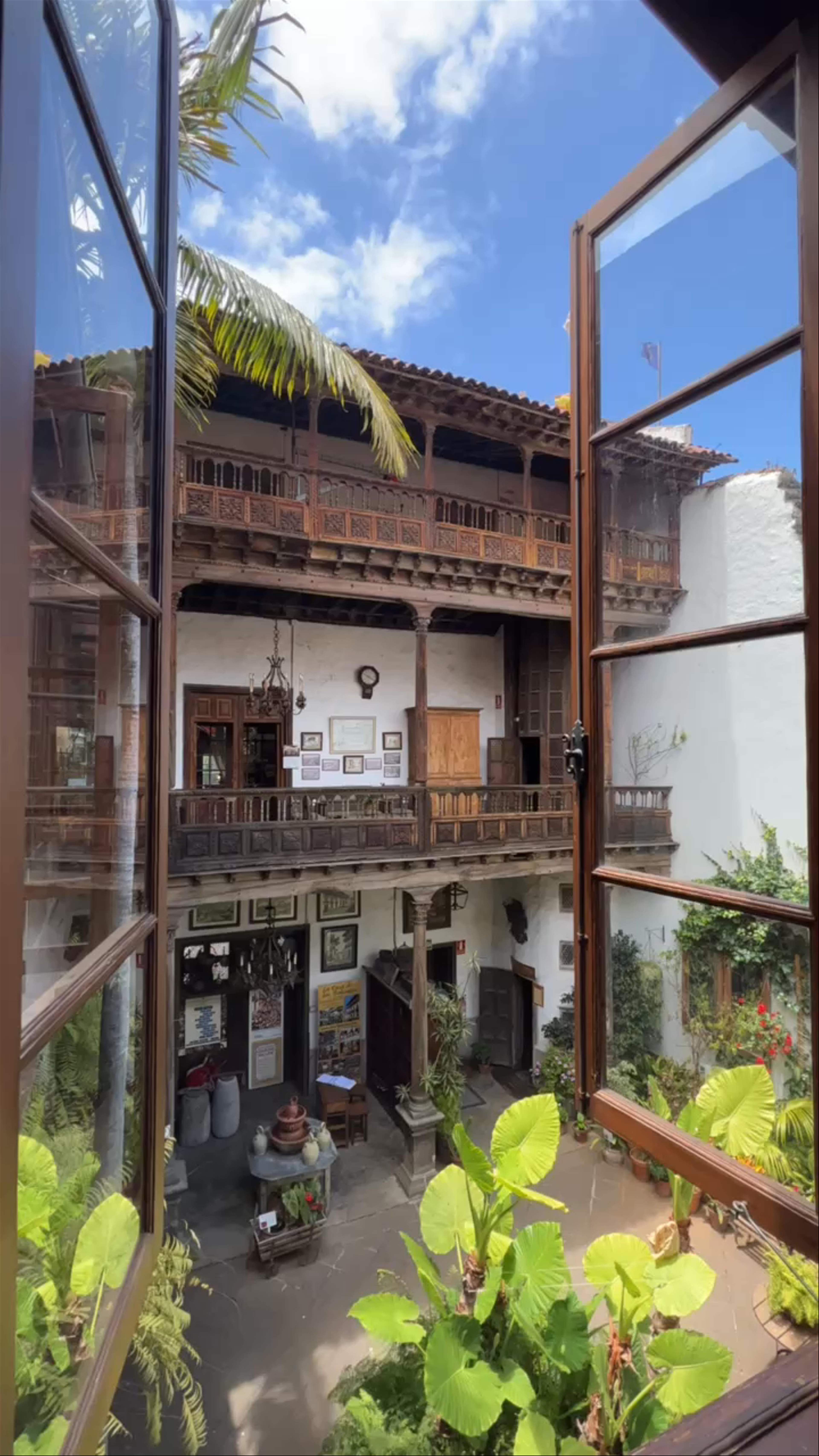 Casa de los Balcones: Timeless Canary Islands Charm in La Orotava