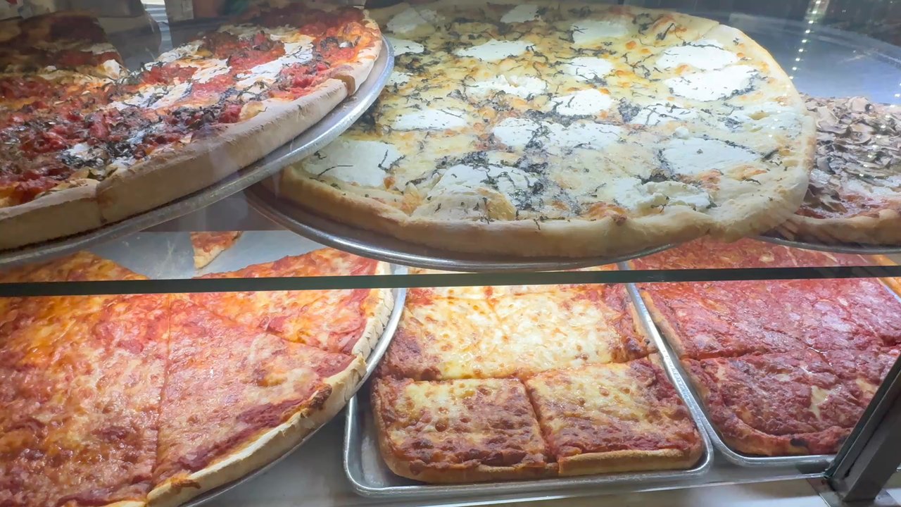 Review video 1 of 5 for Bleecker Street Pizza