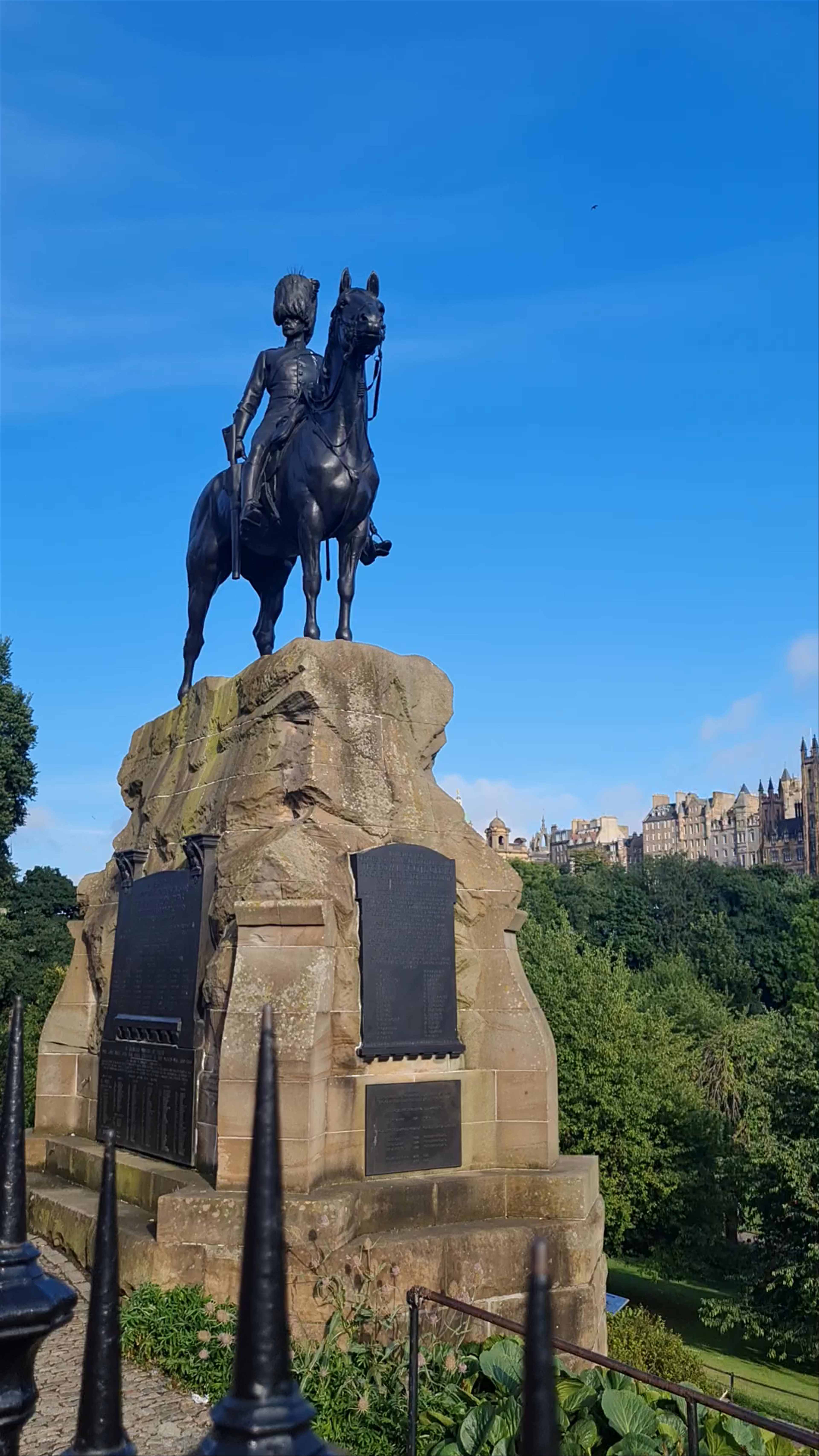 Princes Street Gardens: Historic Edinburgh Views and Monument