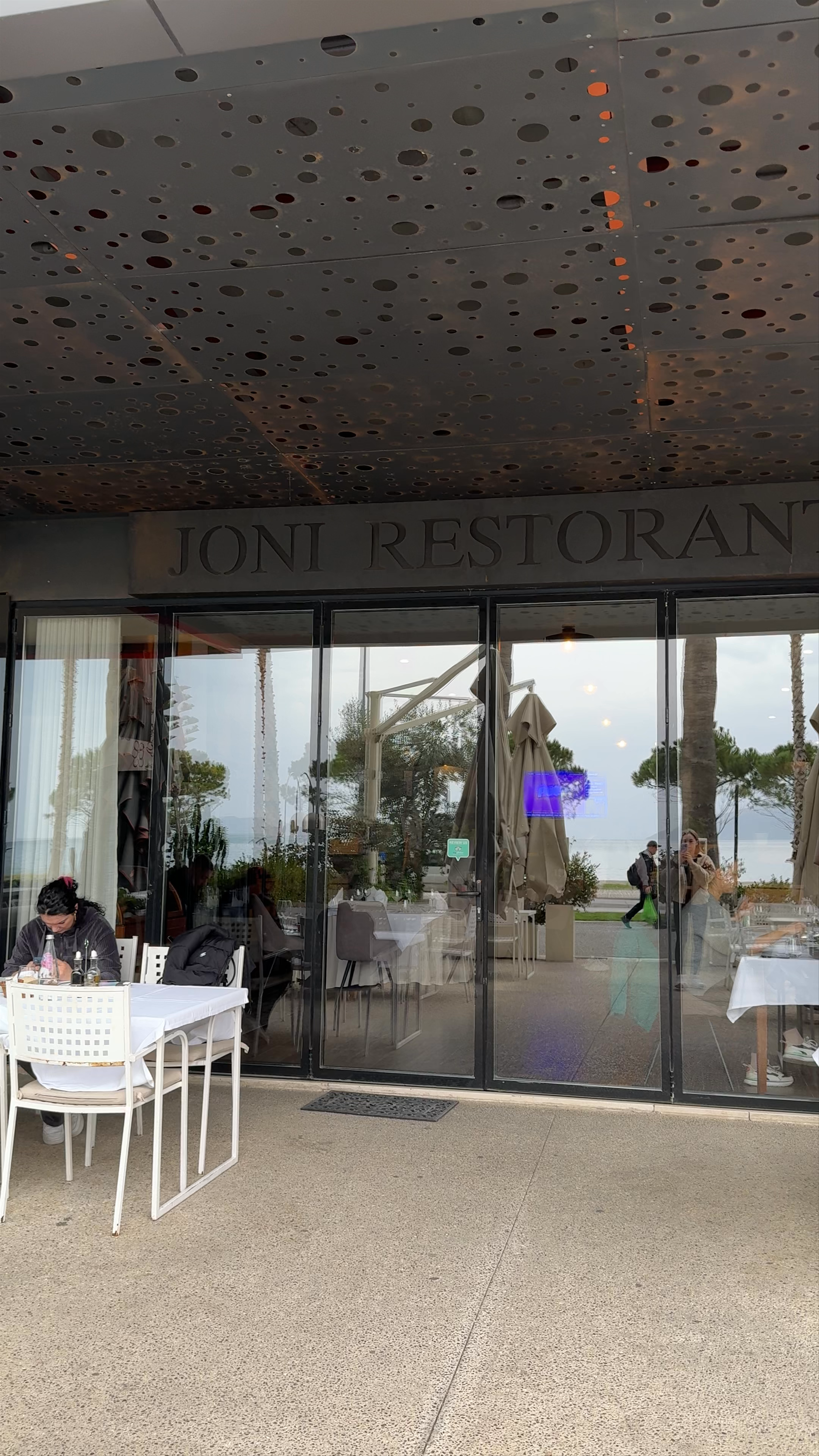 Restorant 'Joni ' Vlore