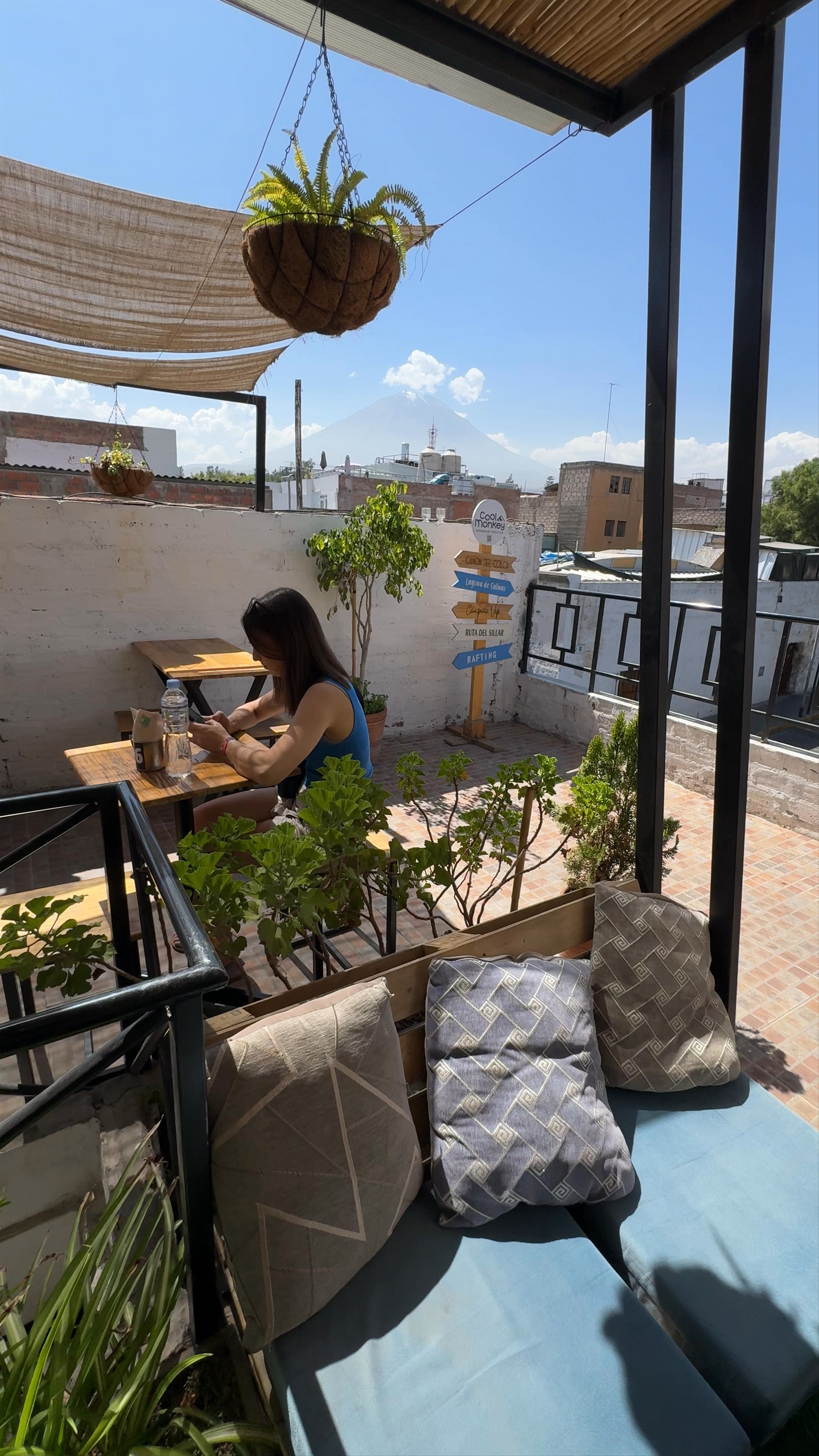 Eco Brunch at Calle Bolivar: A Sunny Urban Oasis in Arequipa, Peru