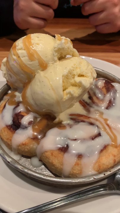 BJ's Restaurant & Brewhouse - Cinnamon Roll Pizookieon - New American Near Me - Oxnard, California