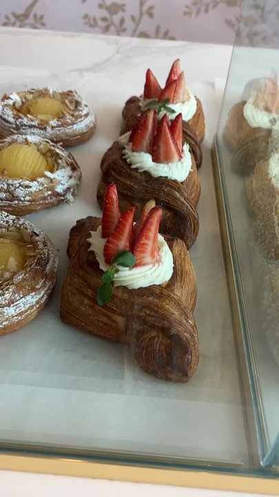 Paris En Rose - Cafes Near Me - Del Mar, California