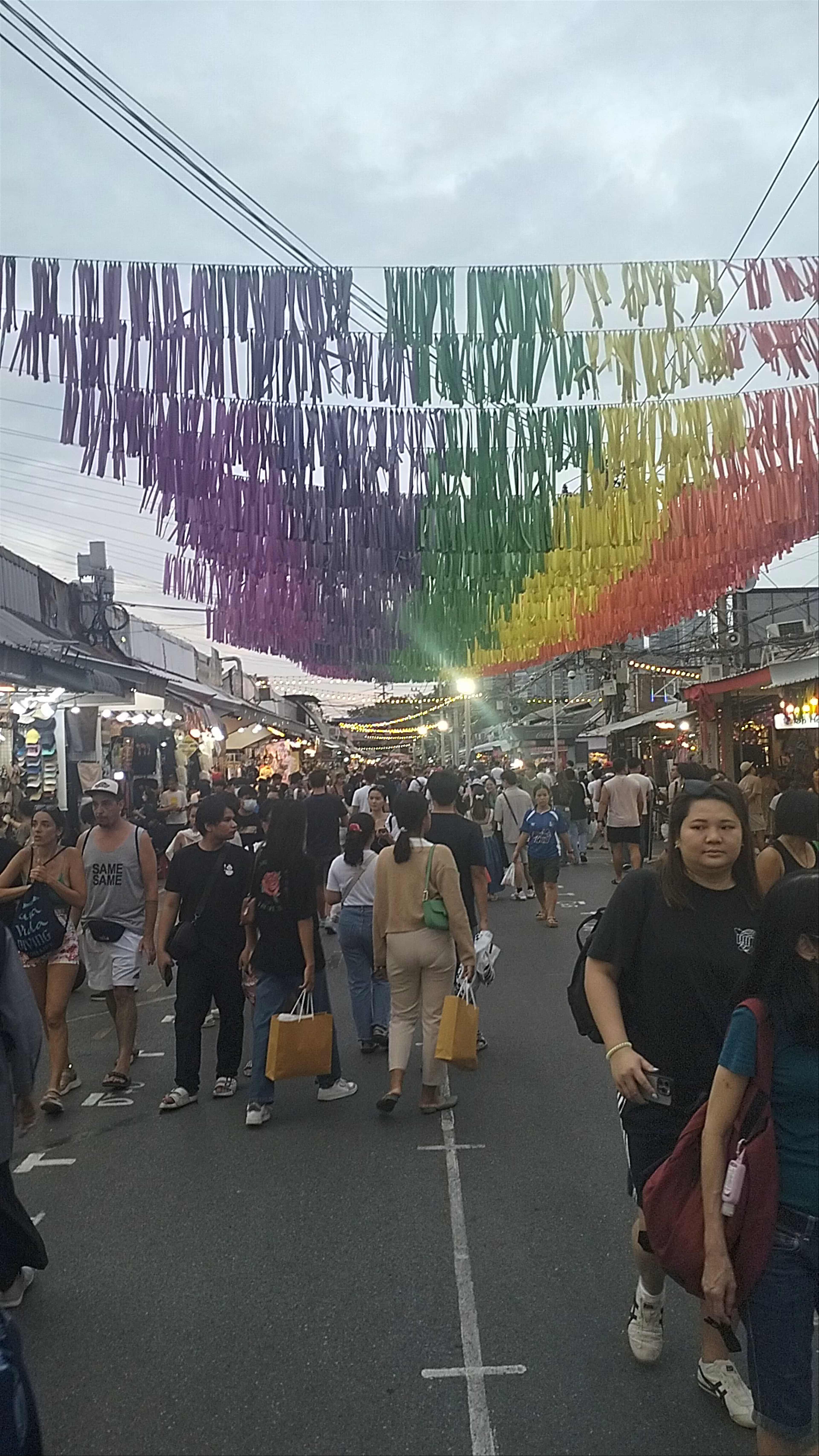 Chatuchak Weekend Market: Vibrant Shopping and Local Culture in Bangkok