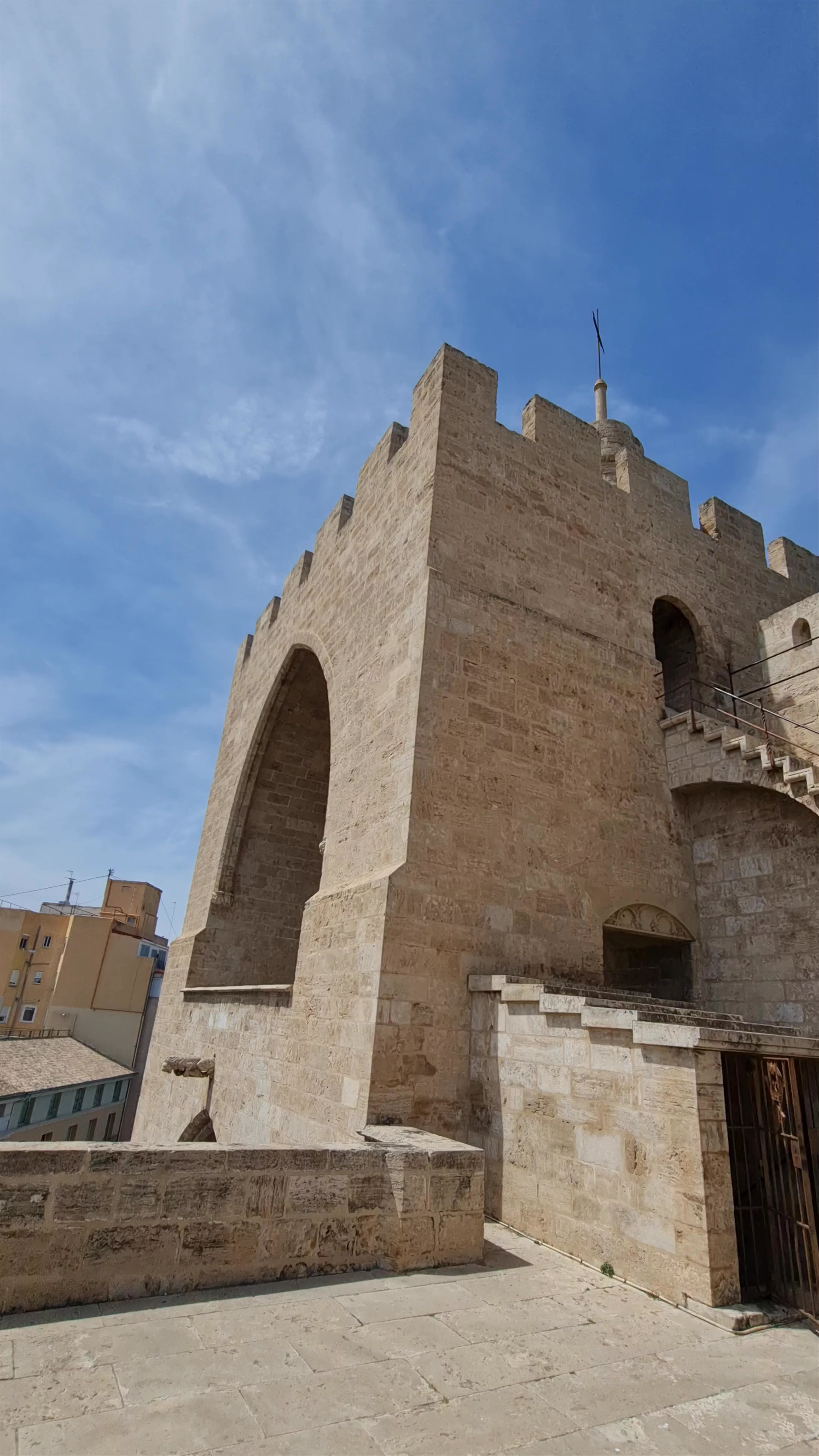 Porta de Serrans, Plaça dels Furs, Valencia