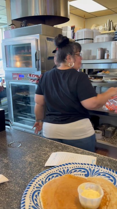 Buddy's Diner - Fast friendly service. Lots of staff running around helping!! - Diners Near Me - Eugene, Oregon