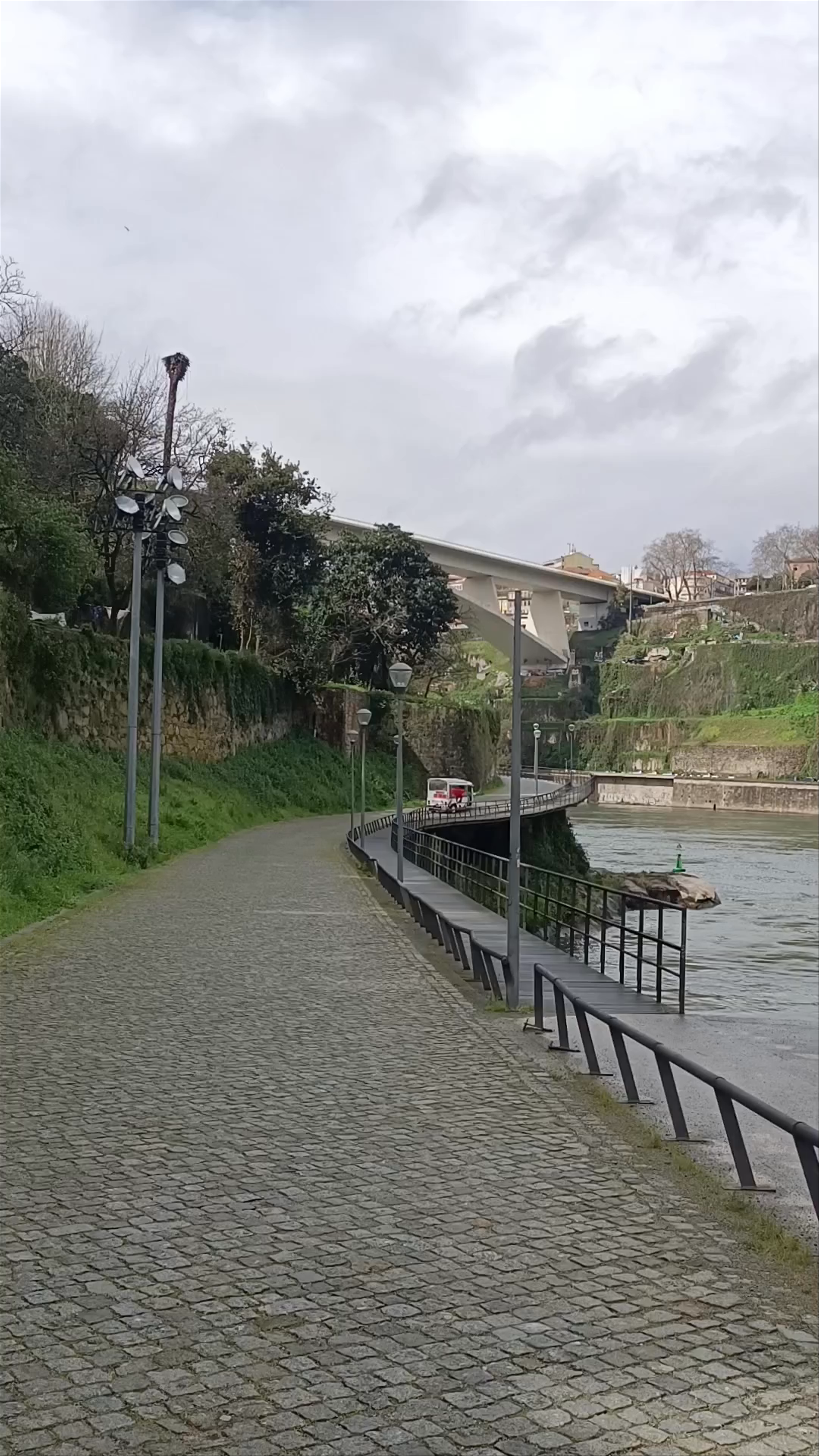Puente María Pía: Historic Riverside Walk in Oliveira do Douro, Porto