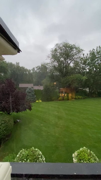 Silas W Robbins House - Lovely place to sit and watch the storm - so many little nooks to relax in!! This house is incredible! - Bed & Breakfast Near Me - Wethersfield, Connecticut
