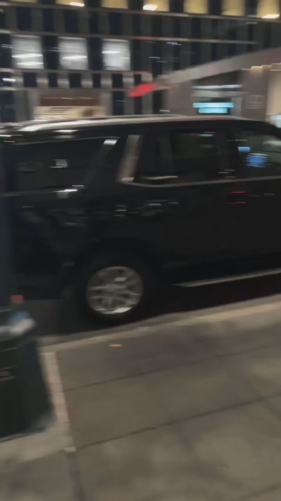 Lux Travely - He even so much he opened and closed the doors for me , very professional - Town Car Service Near Me - East Orange, New Jersey