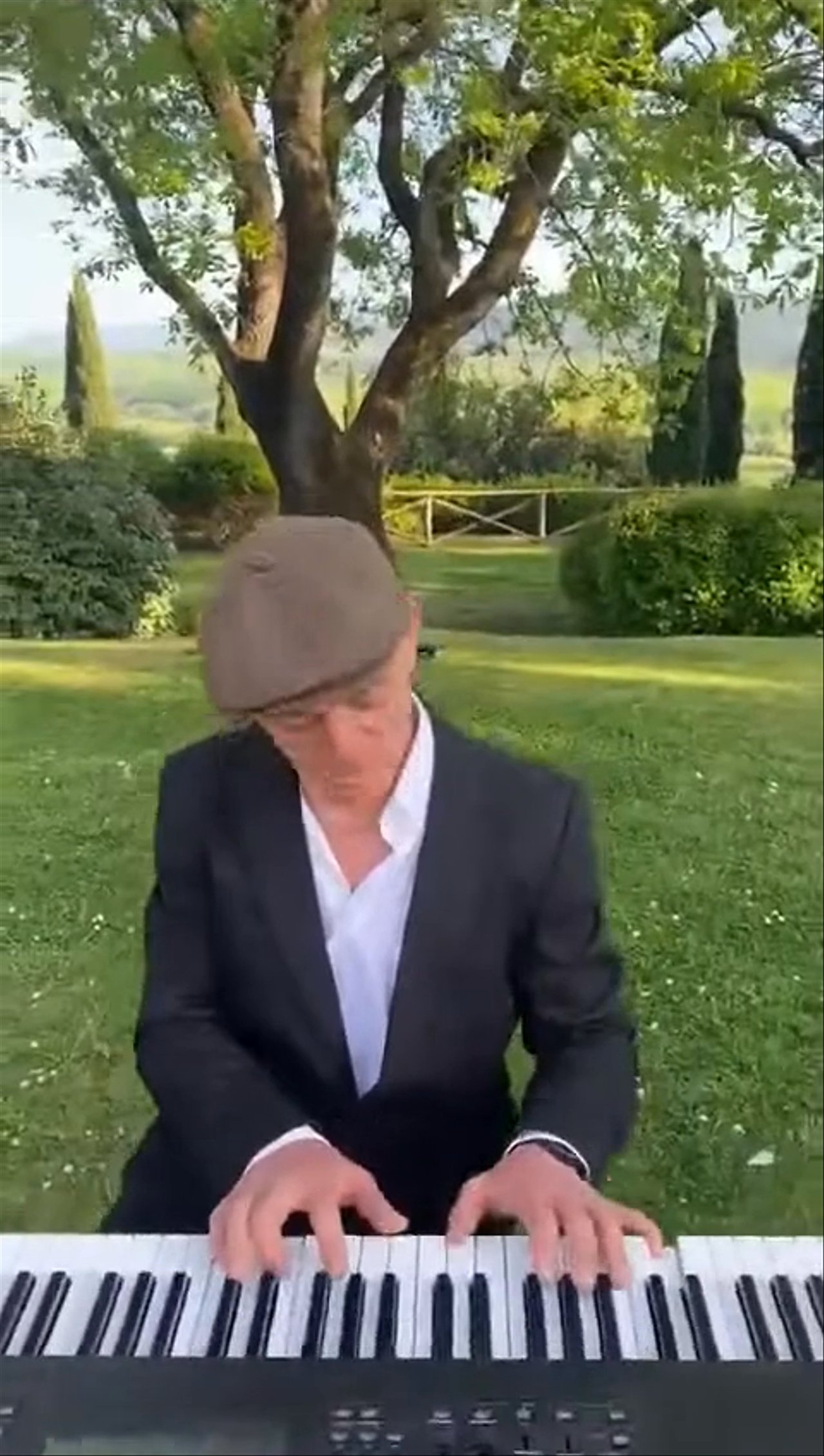 Jazz Band With Saxophone For Weddings in Tuscany - The Somethings (Live Music) - video